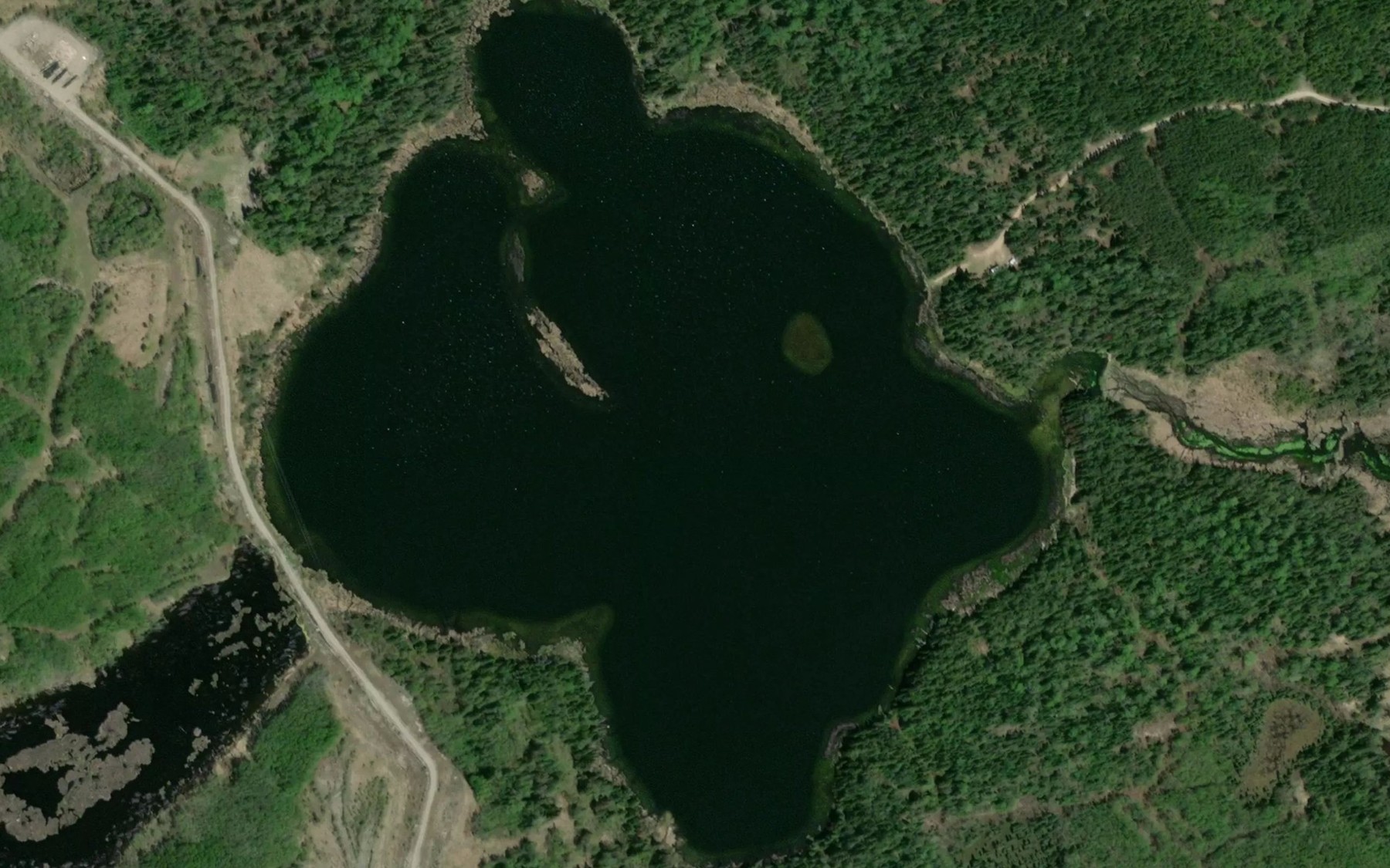 Satellite map of the Legare Lake