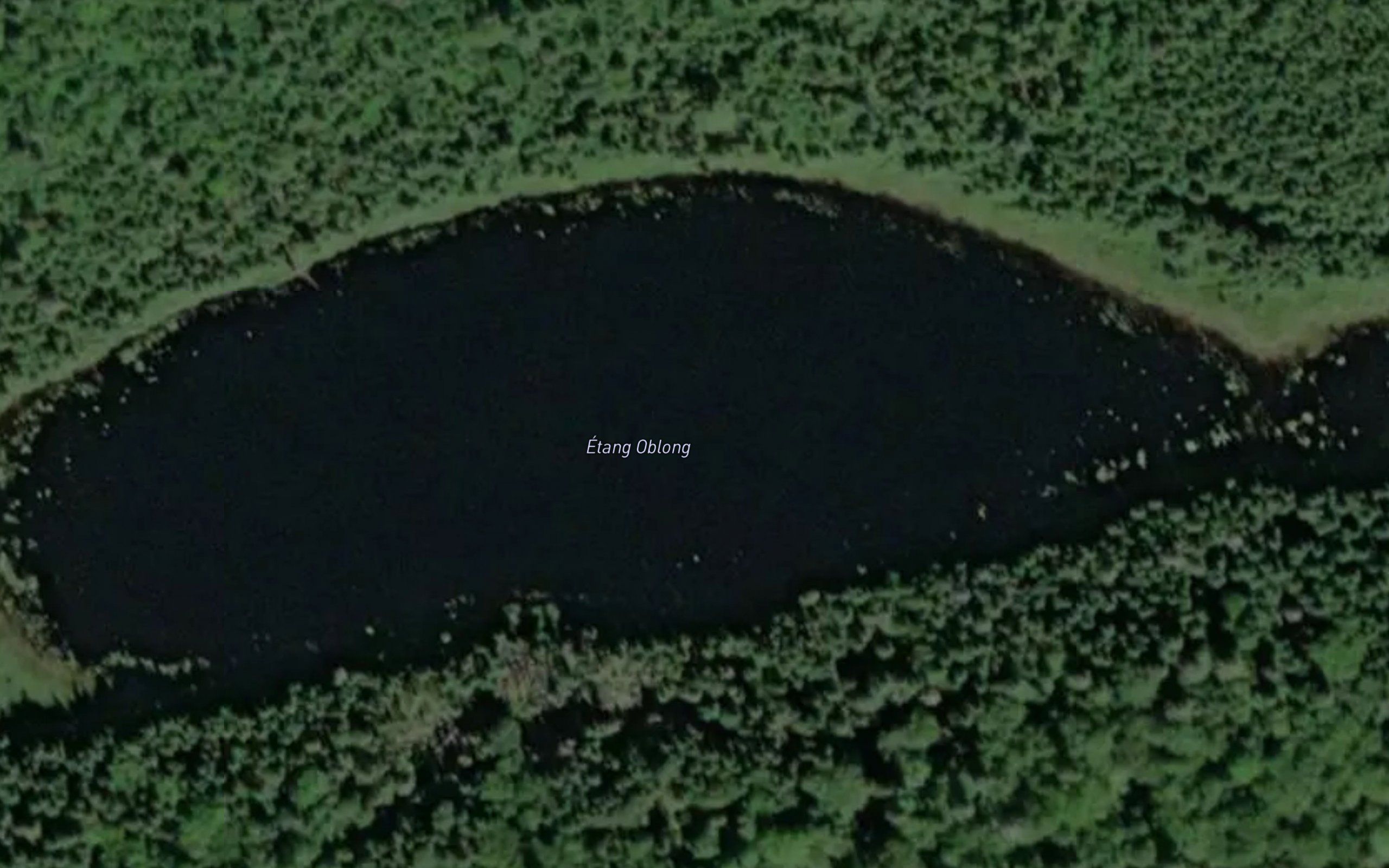 Etang Oblong