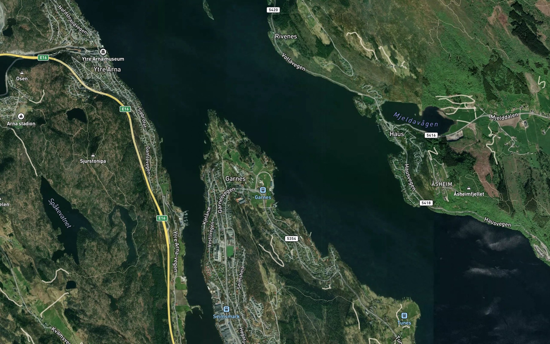 Satellite map of the Klubbavika