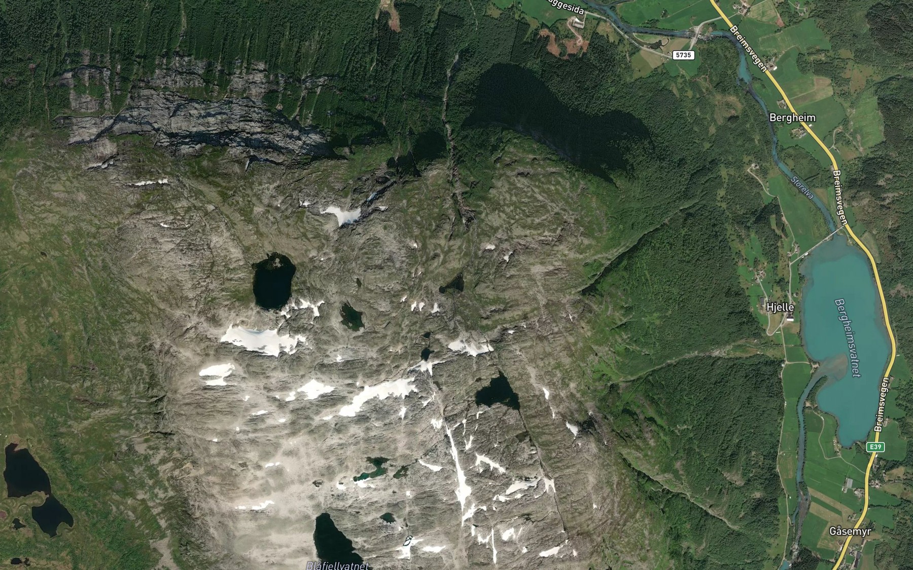 Satellite map of the Skorvevatnet