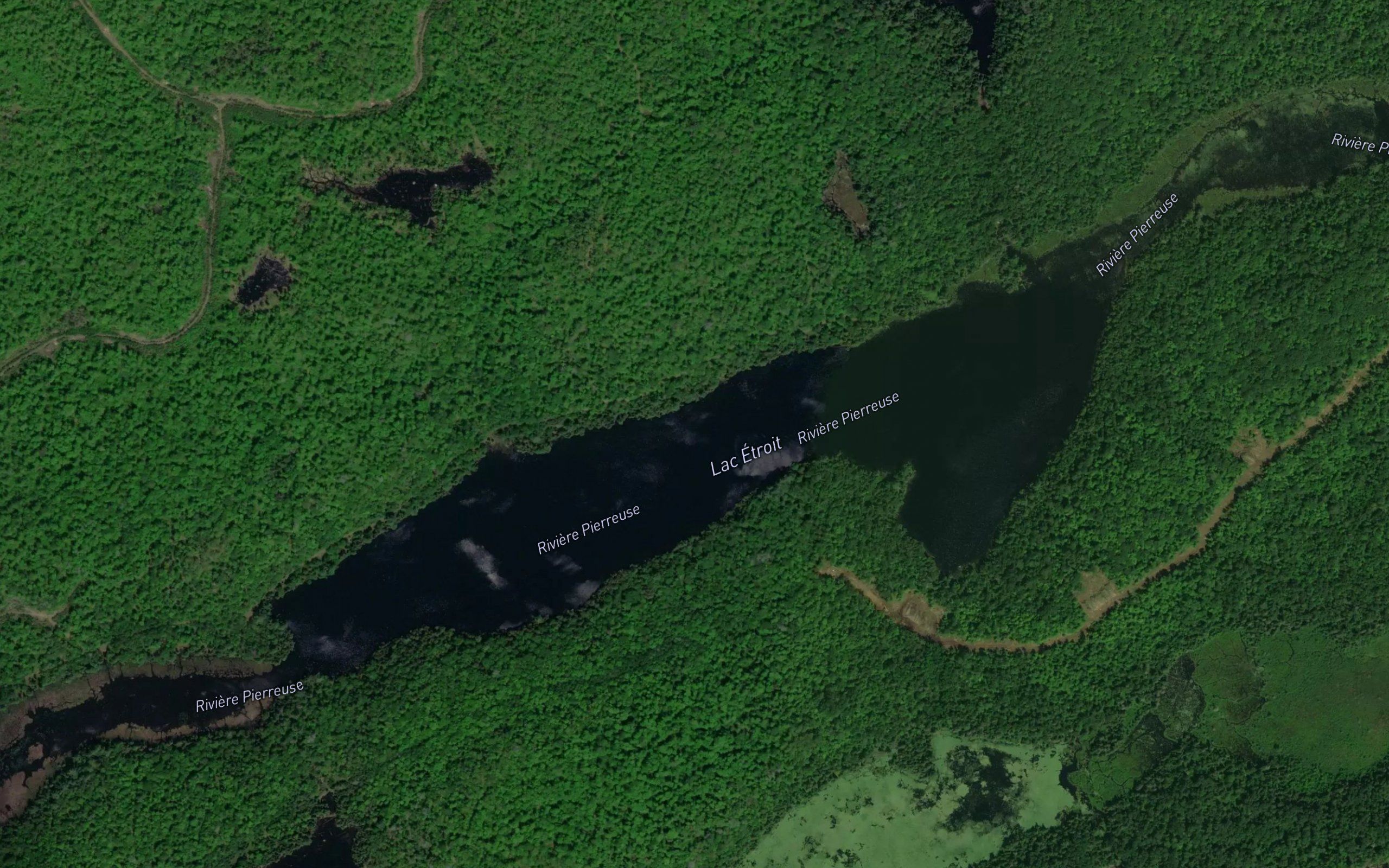Lac Etroit