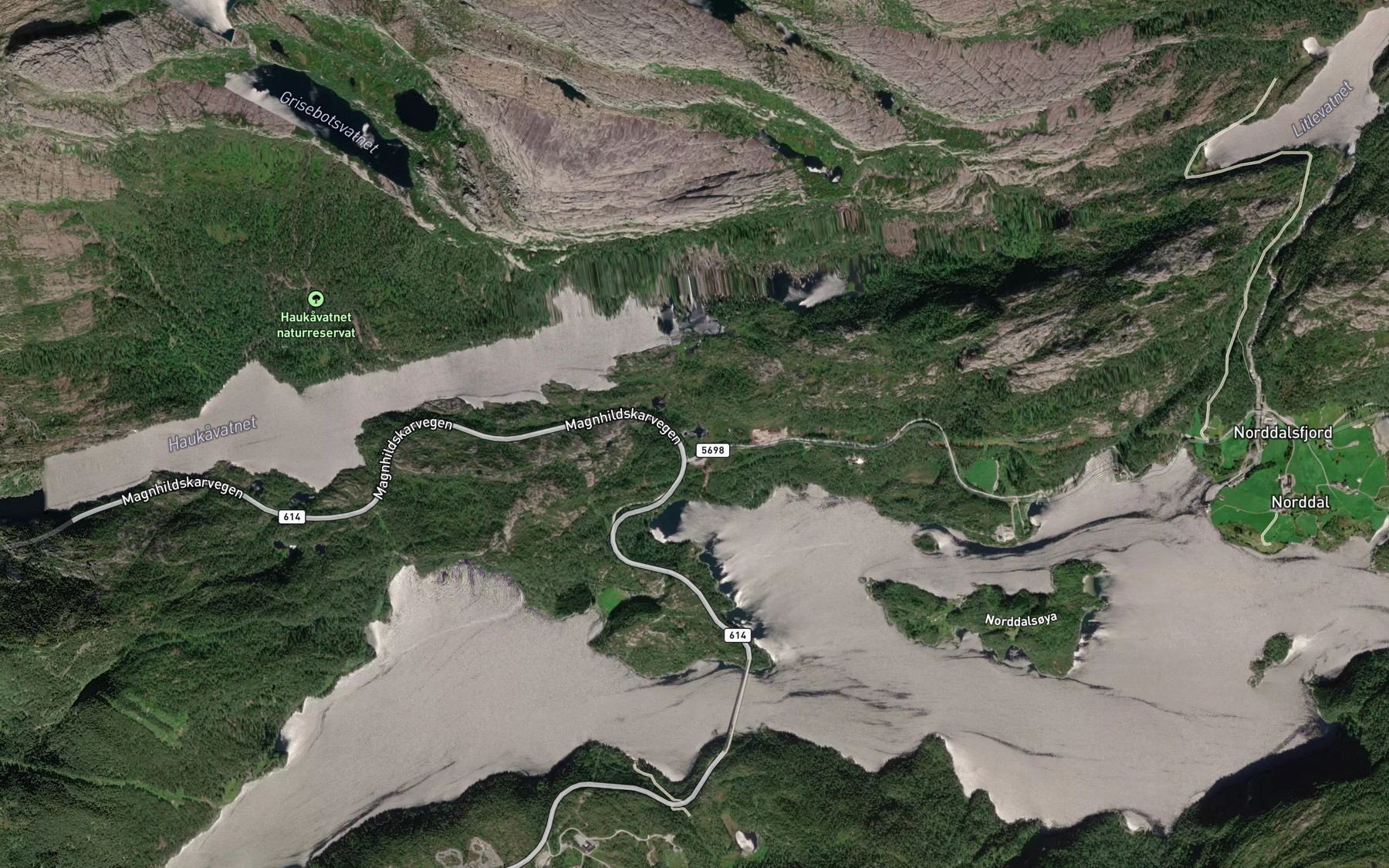 Satellite map of the Slottrastjorna