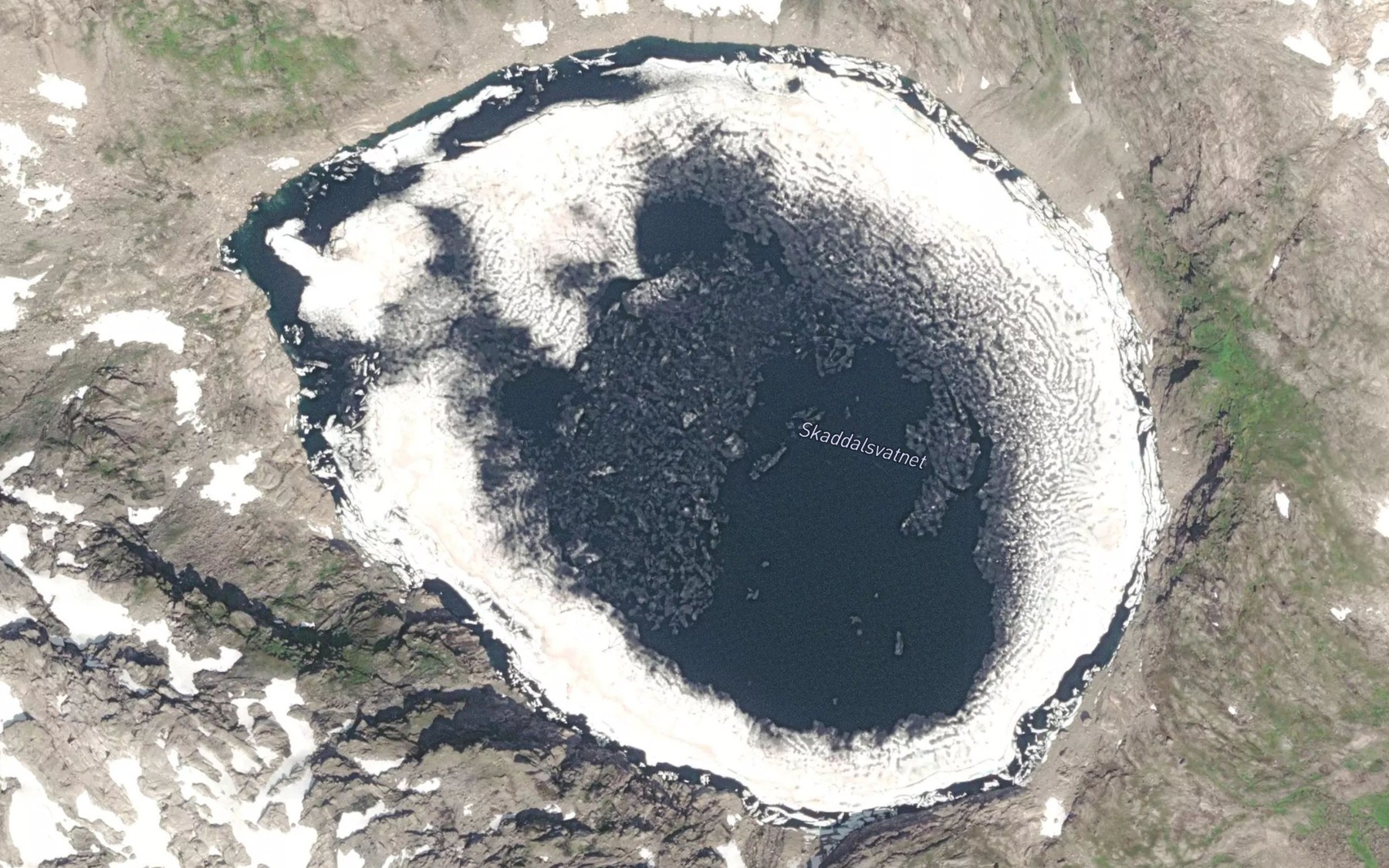 Satellite map of the Skaddalsvatnet