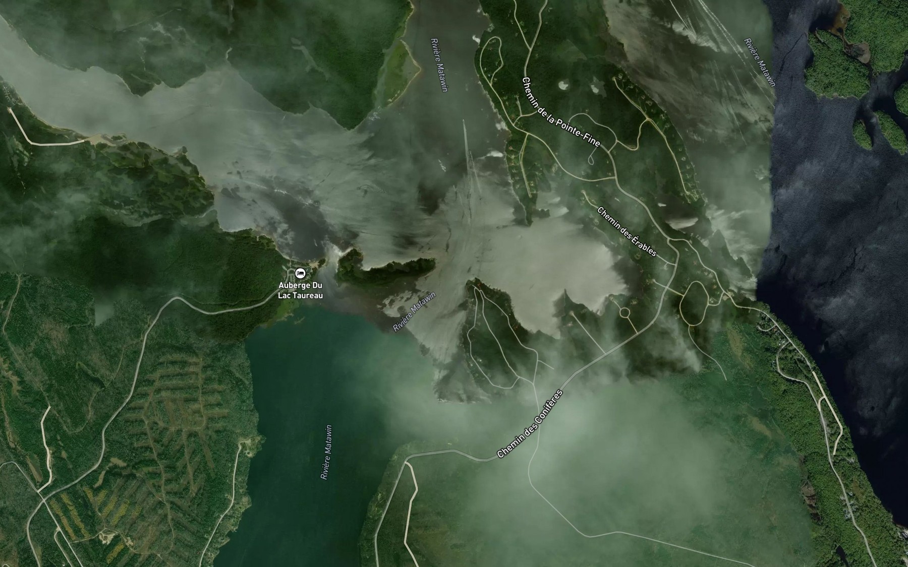 Satellite map of the Passe du Milieu