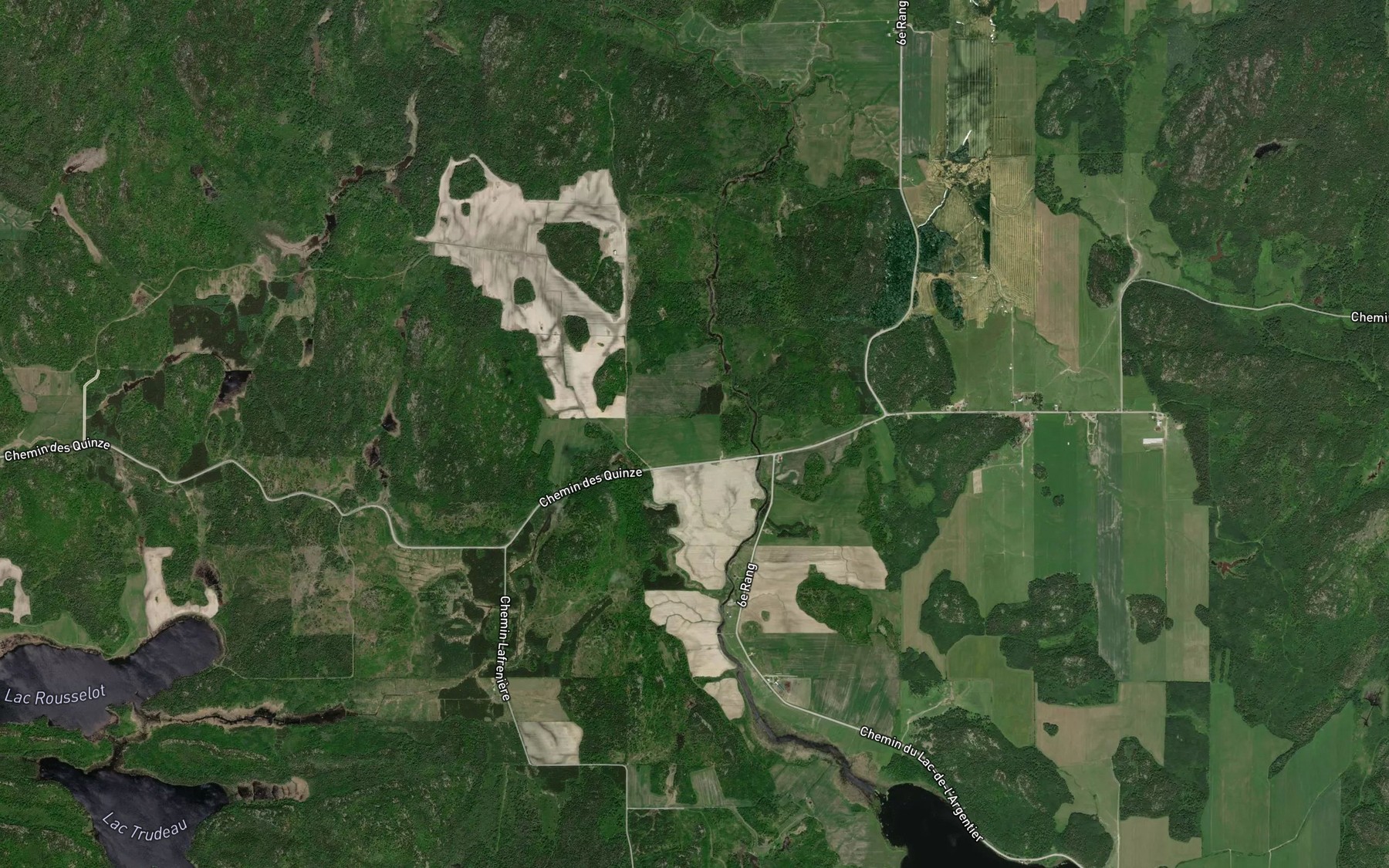 Satellite map of the Decharge du Lac Rousselot