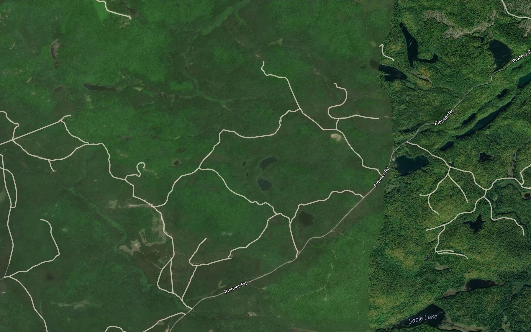 Satellite map of the Petits lacs Caches