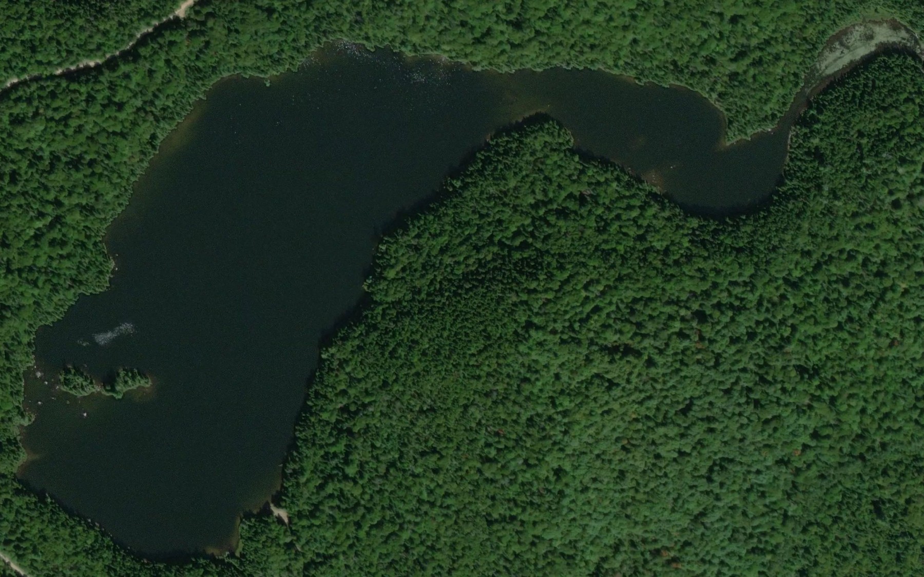 Satellite map of the Lac de la Cornemuse