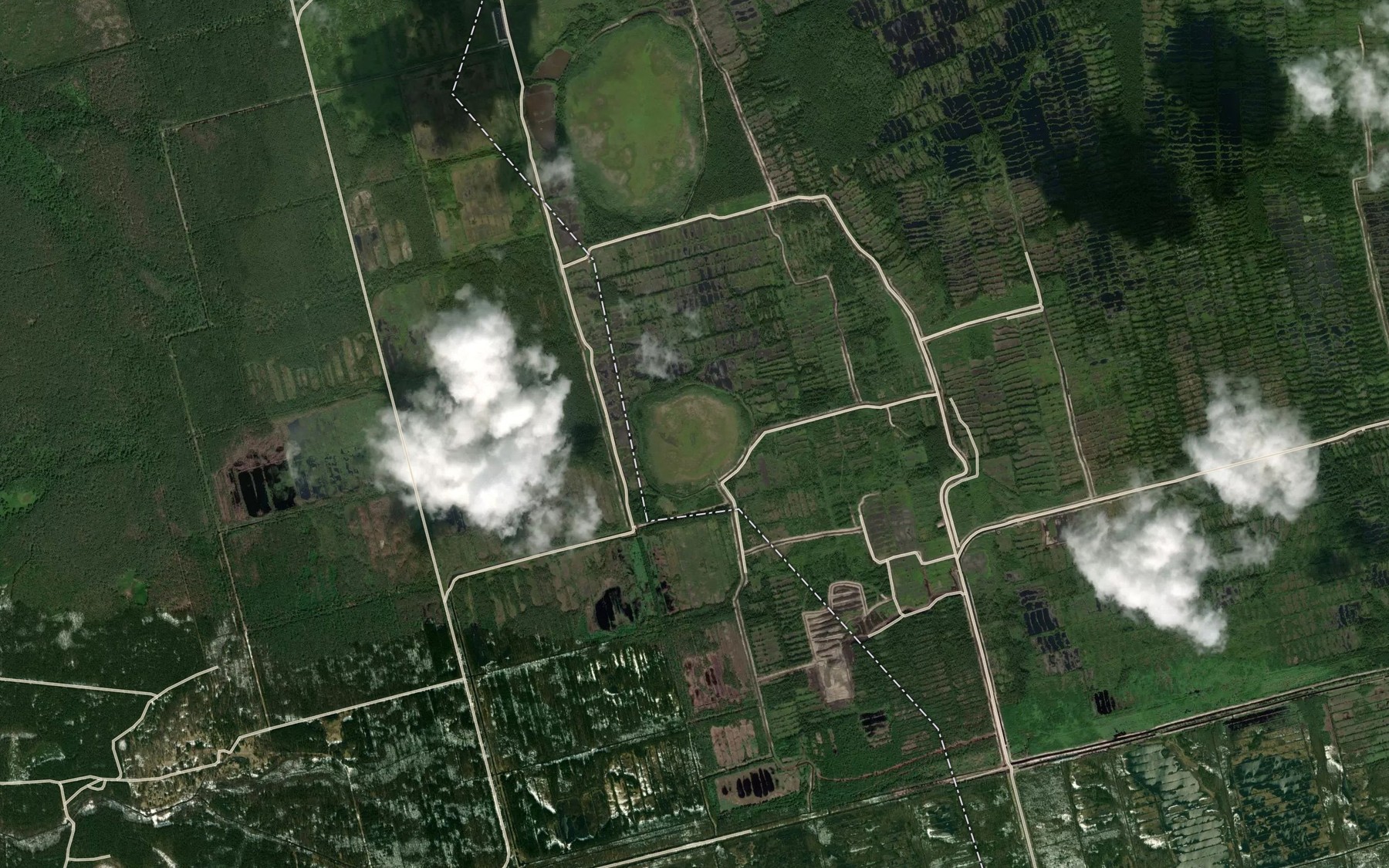 Satellite map of the Ozero Maloye Zamoshenskoye