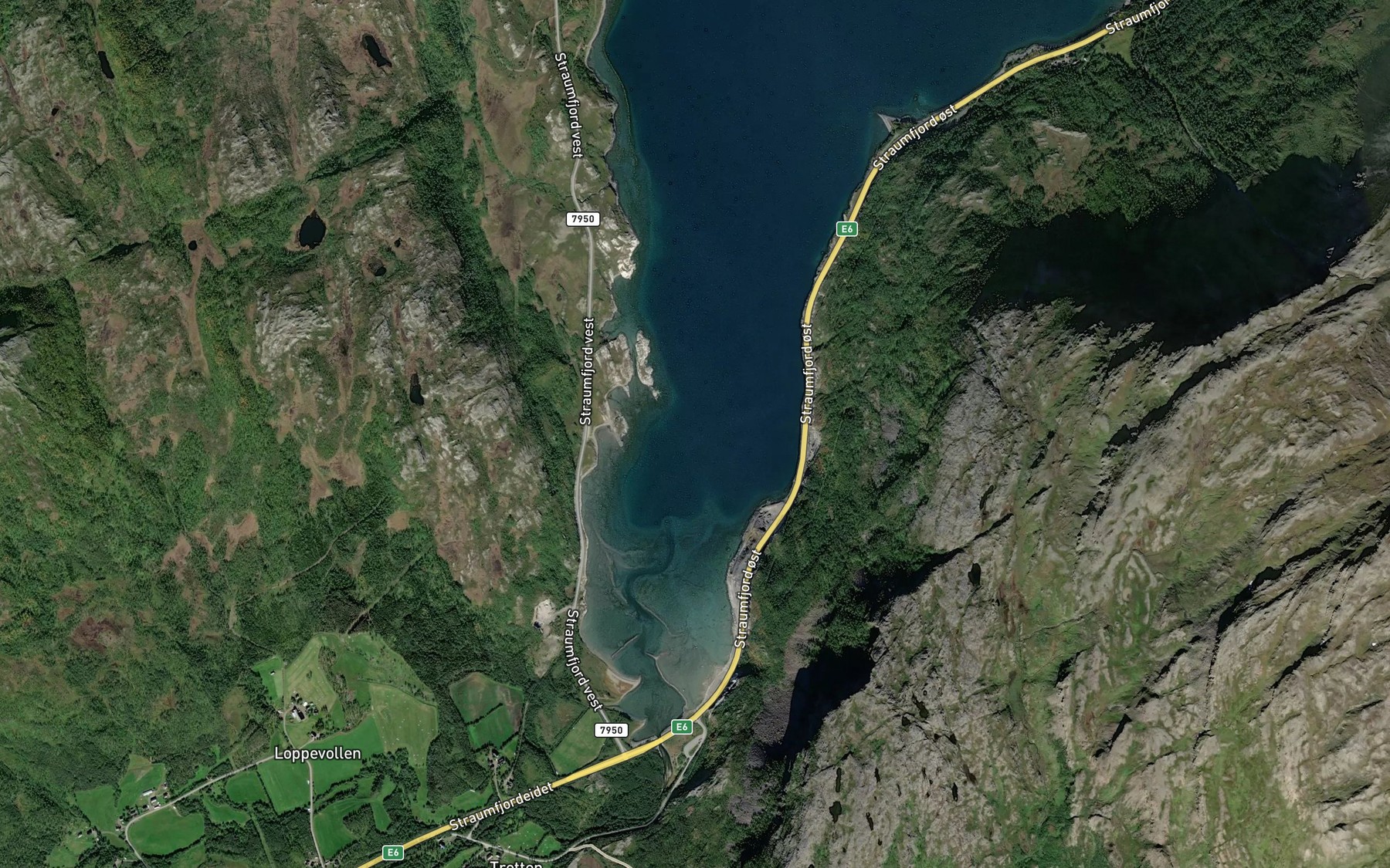 Satellite map of the Straumfjordbotn