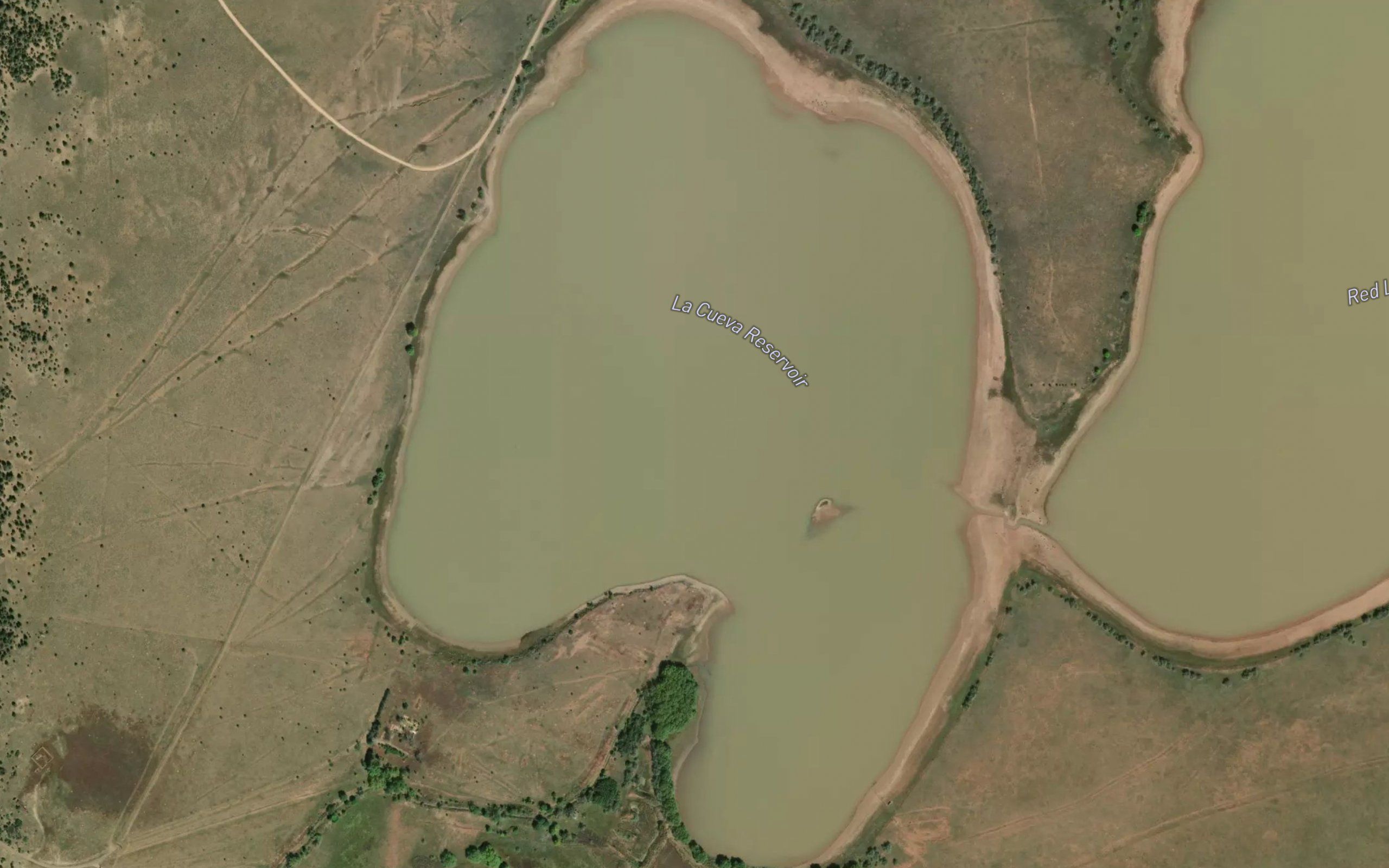 La Cueva Lake