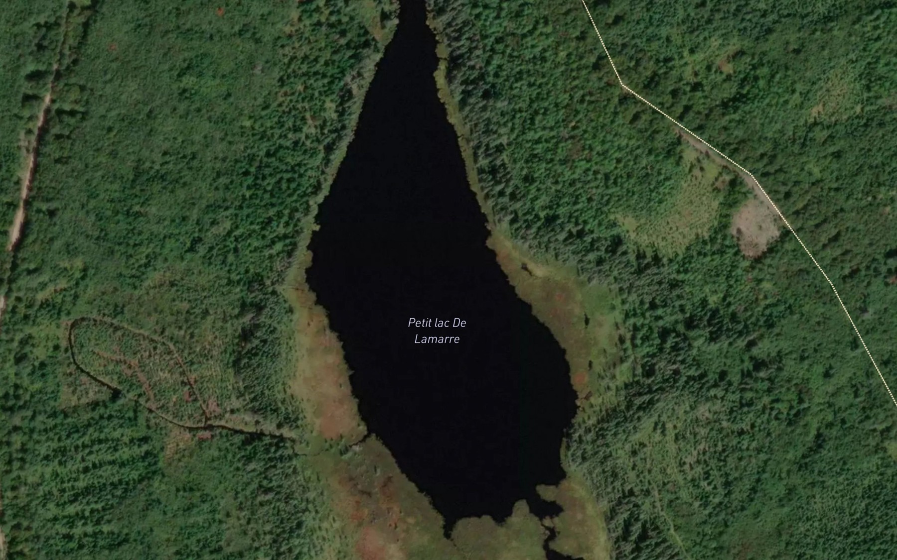 Satellite map of the Petit lac De Lamarre