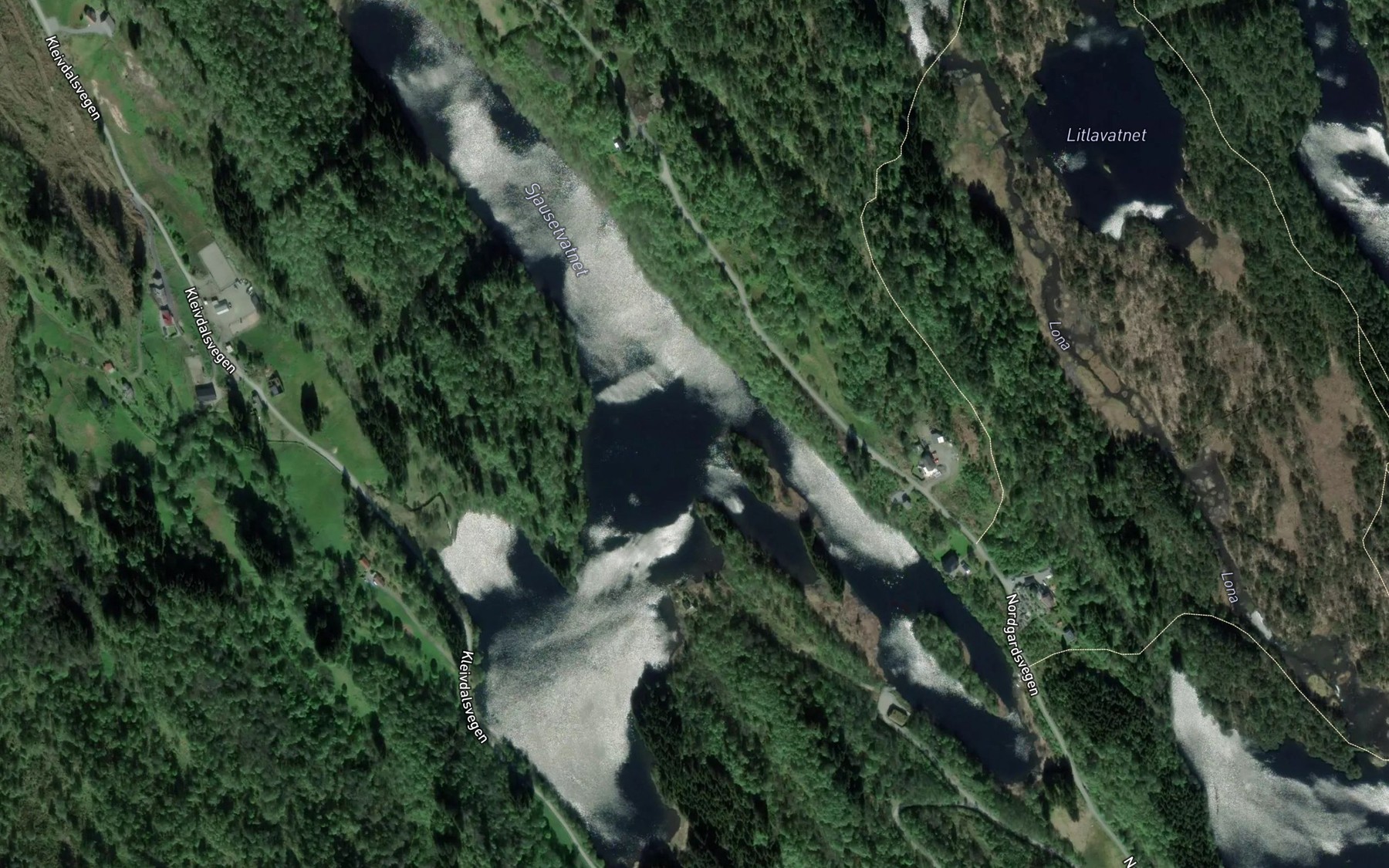 Satellite map of the Sjausetvatnet