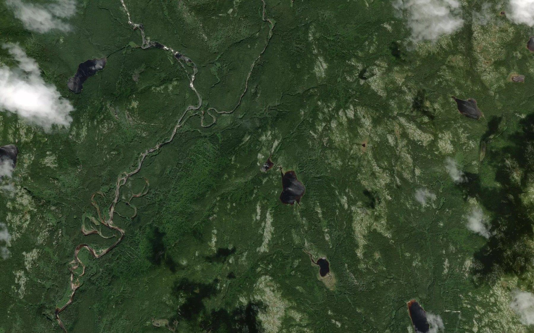 Satellite map of the Petit lac Daleyrac
