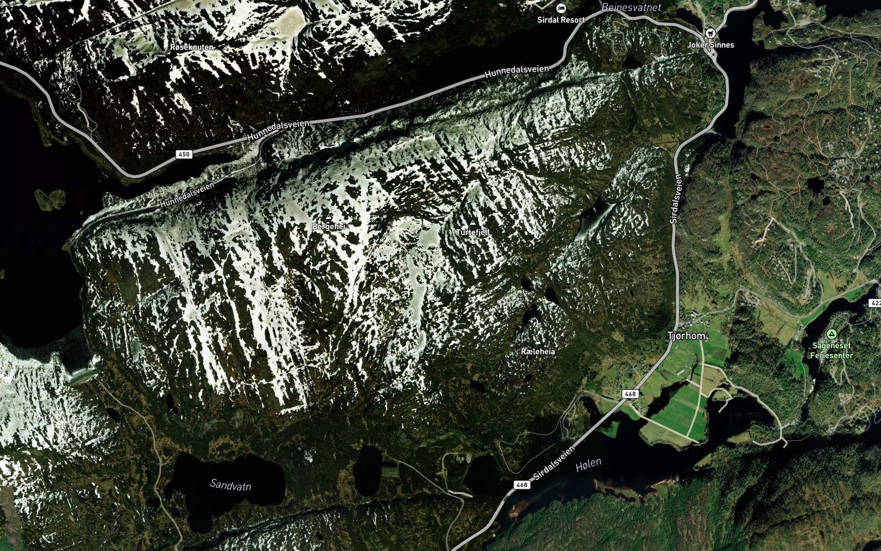 Satellite map of the Rundetjonn