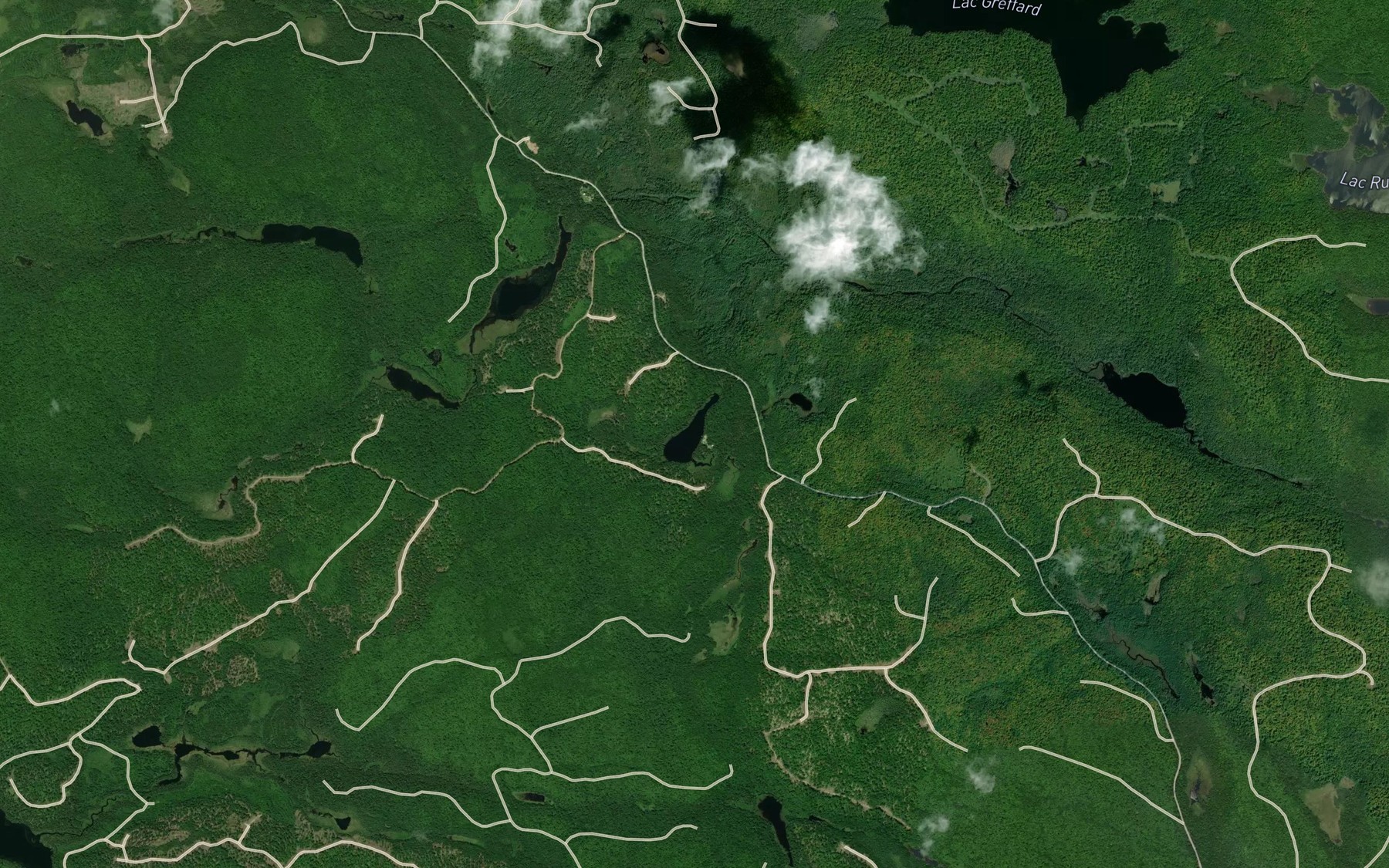 Satellite map of the Lac du Traineau