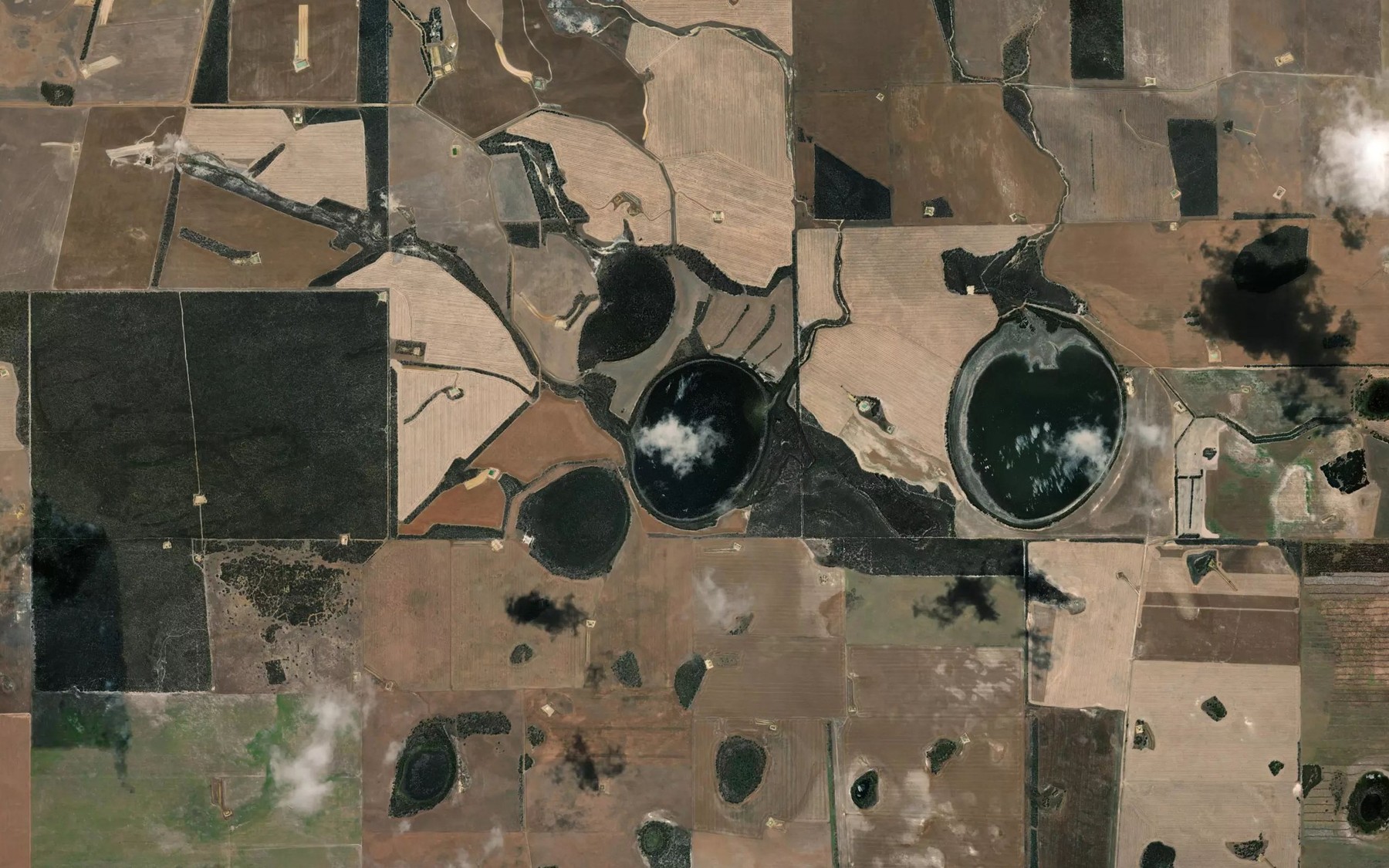 Satellite map of the Hilliup Lake