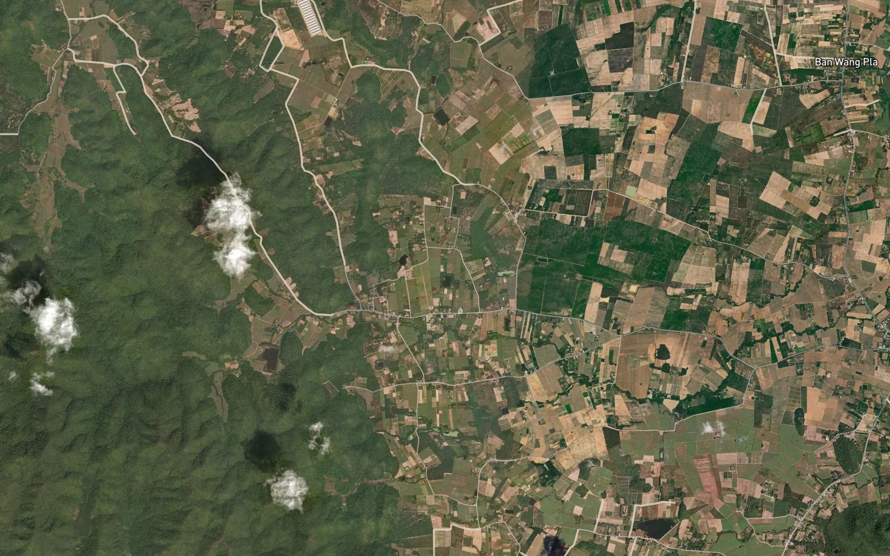 Satellite map of the Sa Nam Ban Hup Phrik