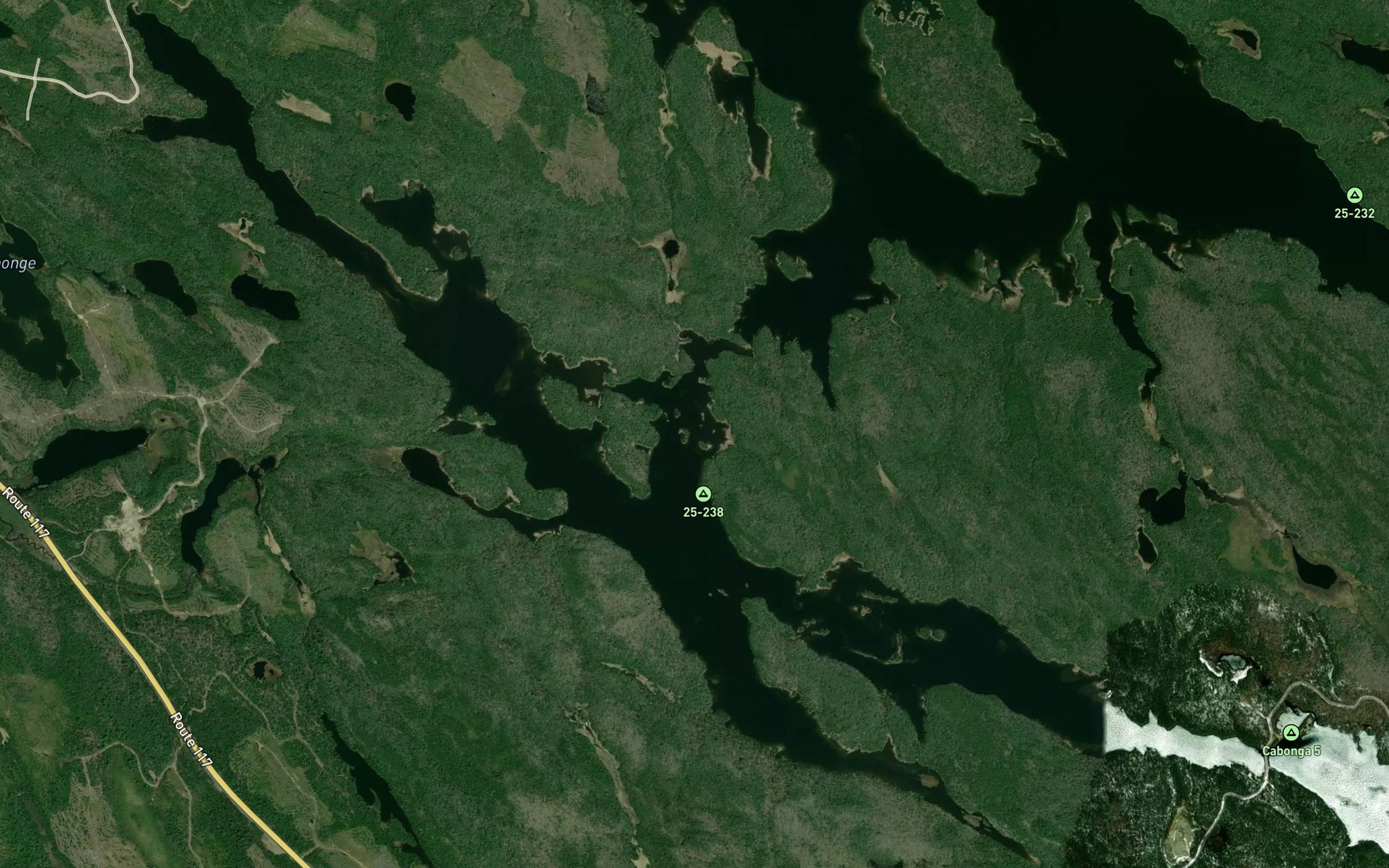 Satellite map of the Lac L'Heureux