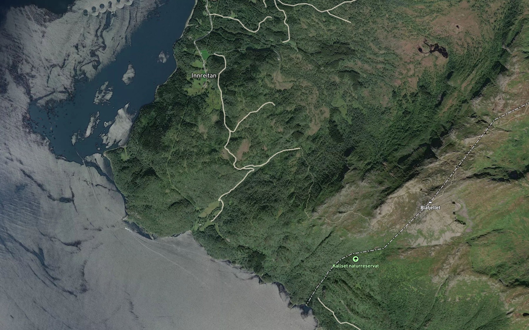 Satellite map of the Kvalnesvikelva