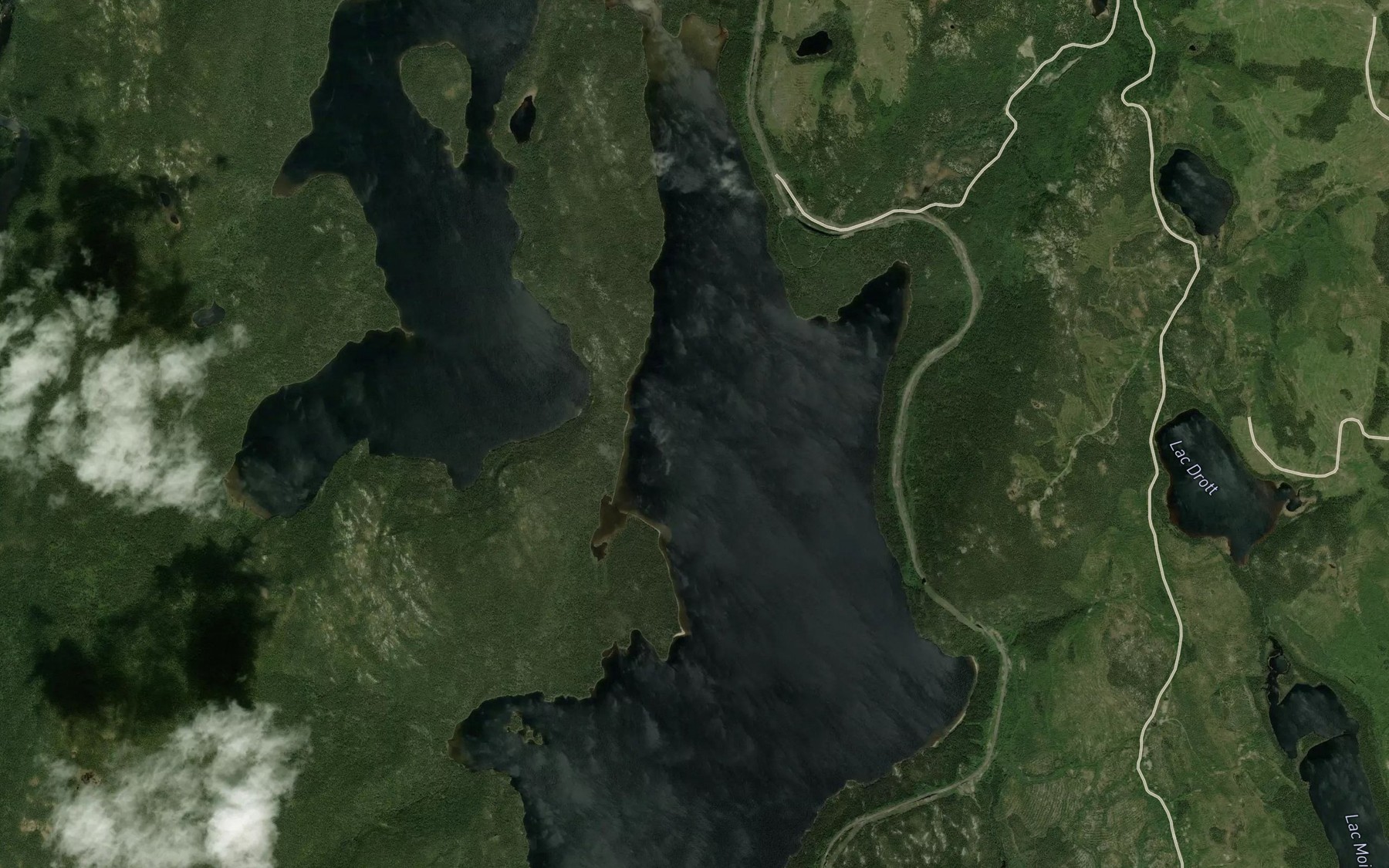 Satellite map of the Petit lac Caotibi