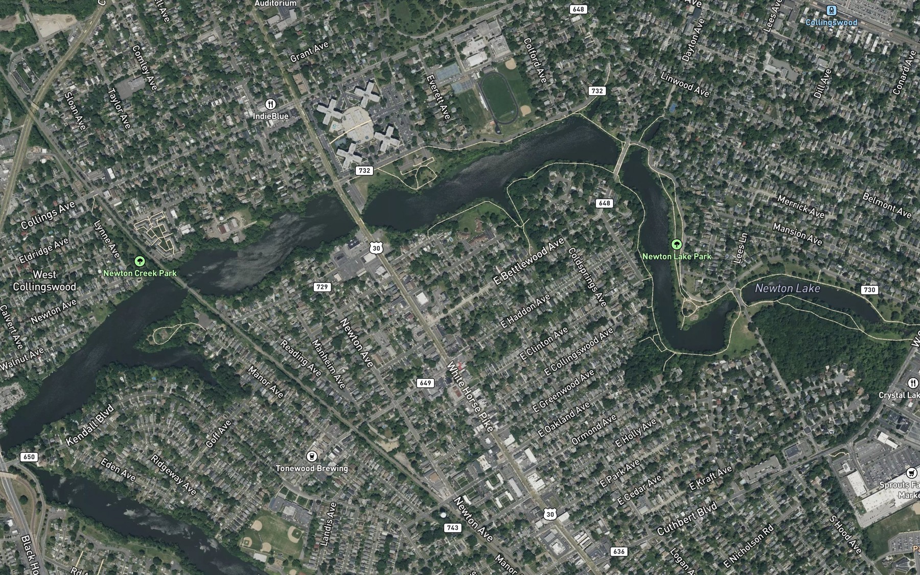 Satellite map of the Newton Lake