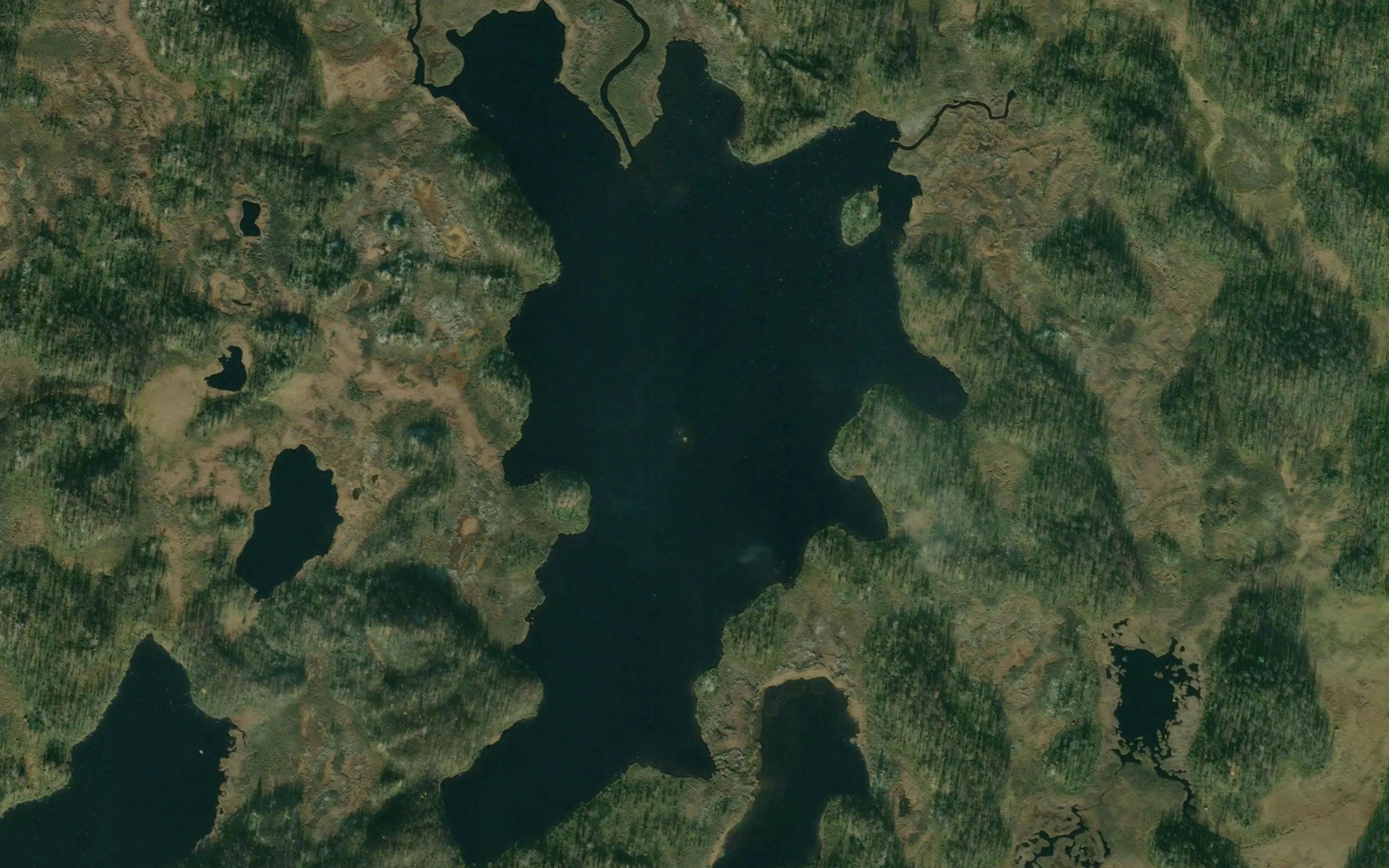 Ozero Lavnenskoye Tret'ye