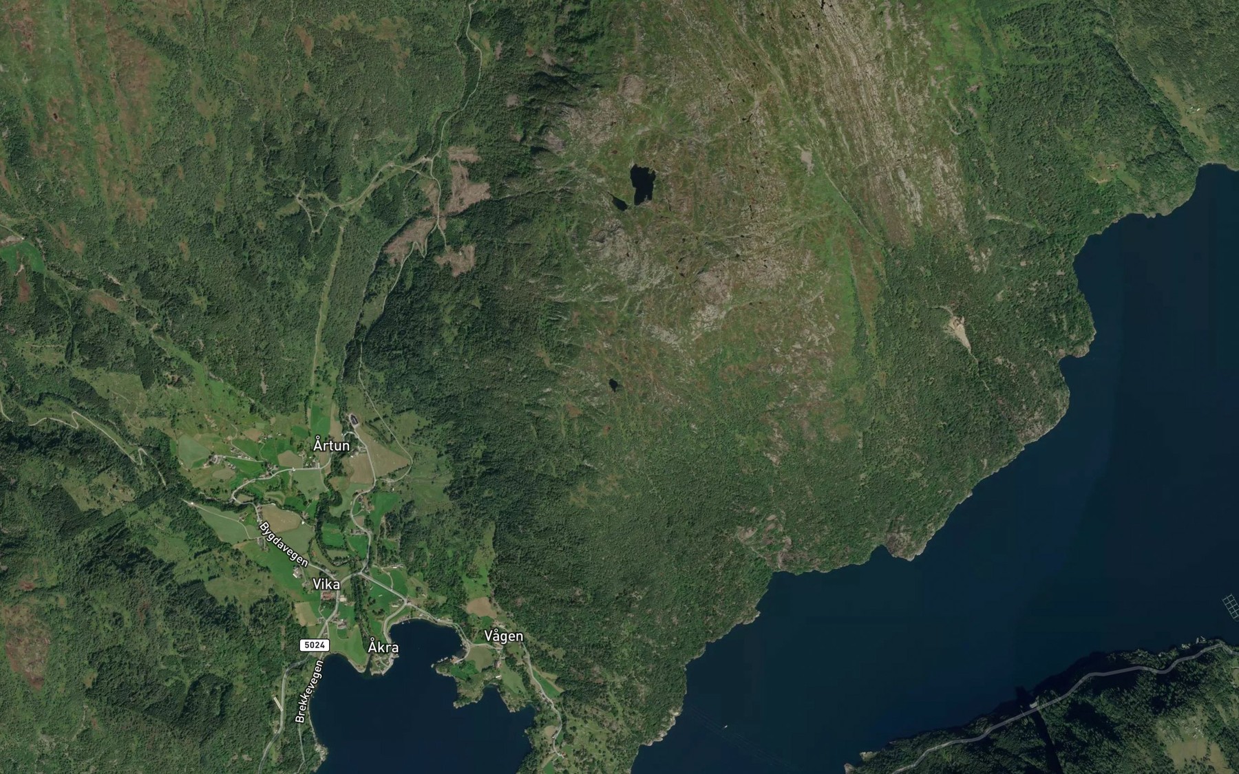 Satellite map of the Lomatjorna