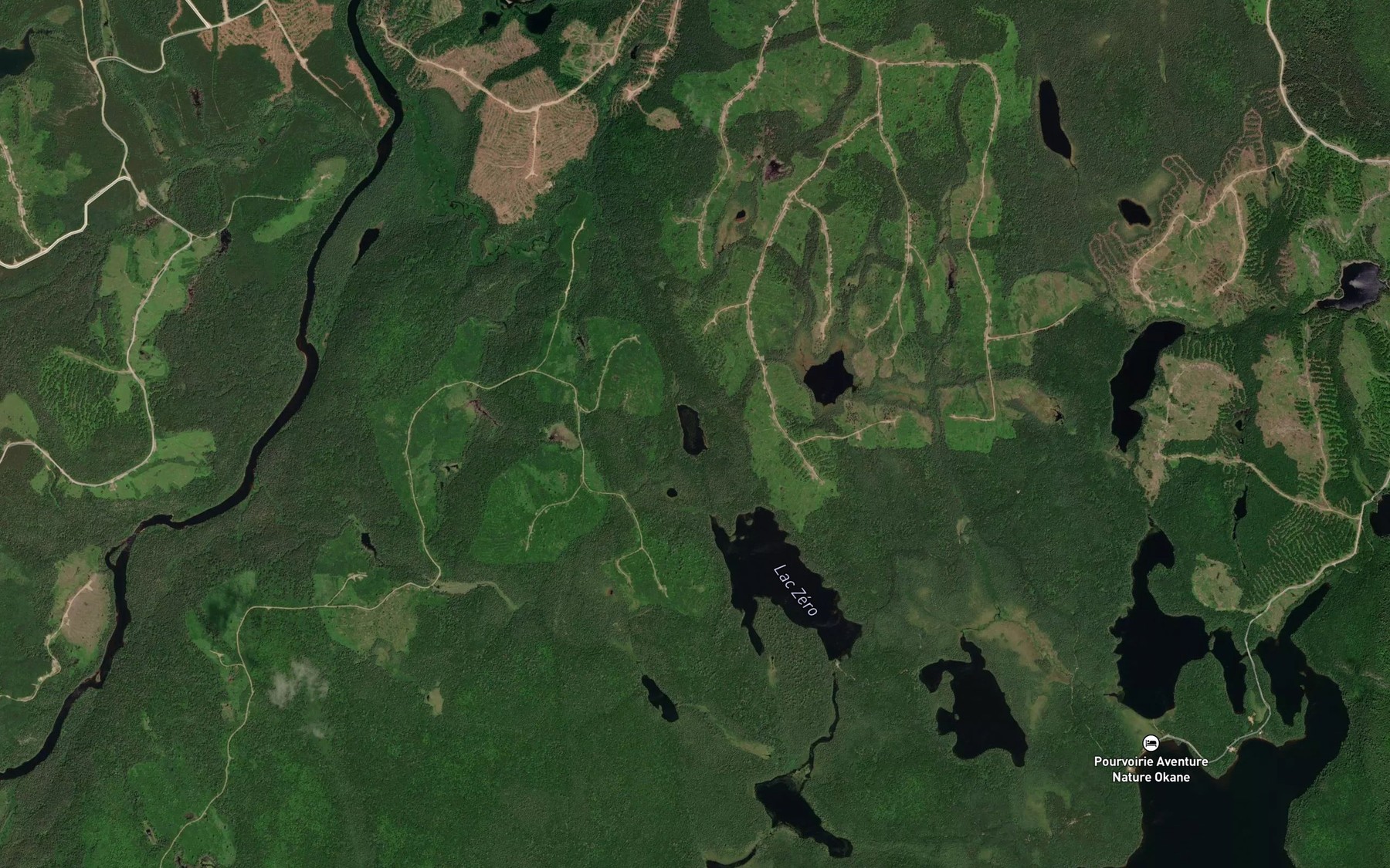 Satellite map of the Lac des Tours du Chapeau