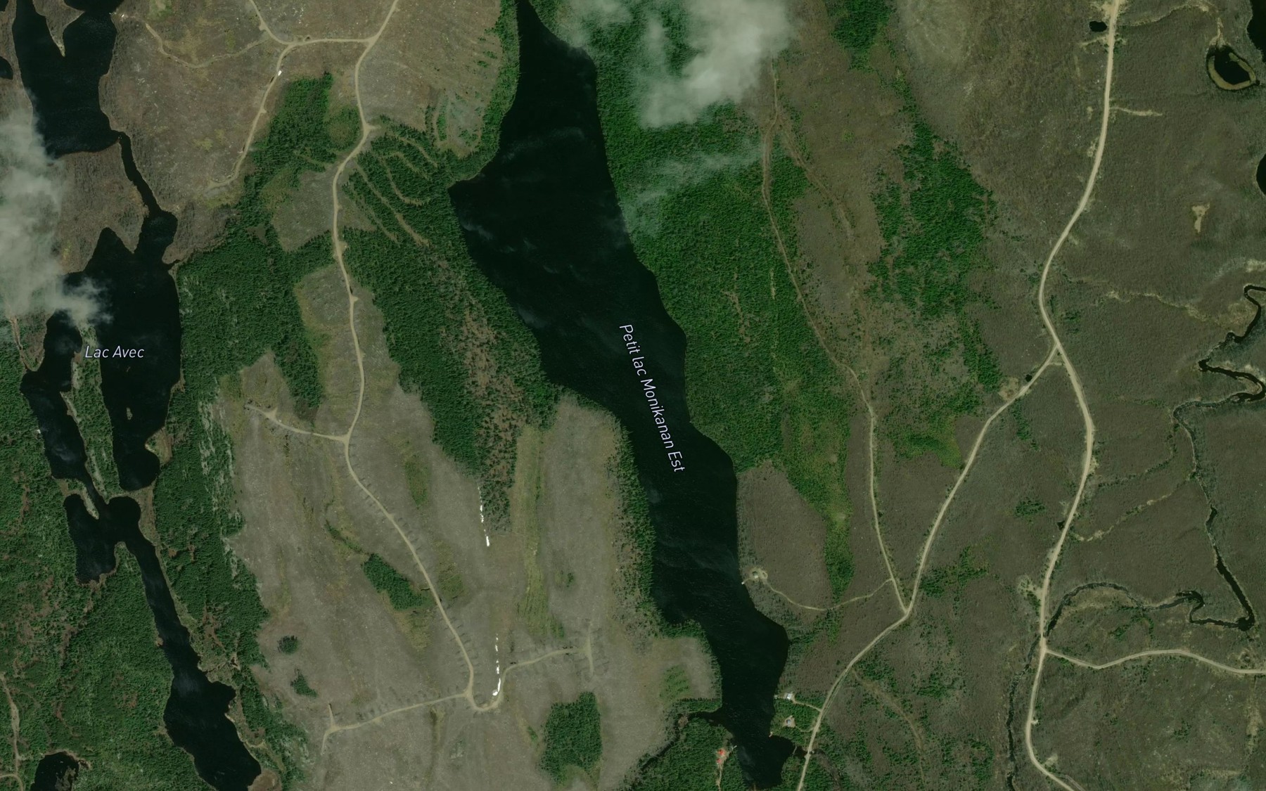Satellite map of the Petit lac Monikanan Est