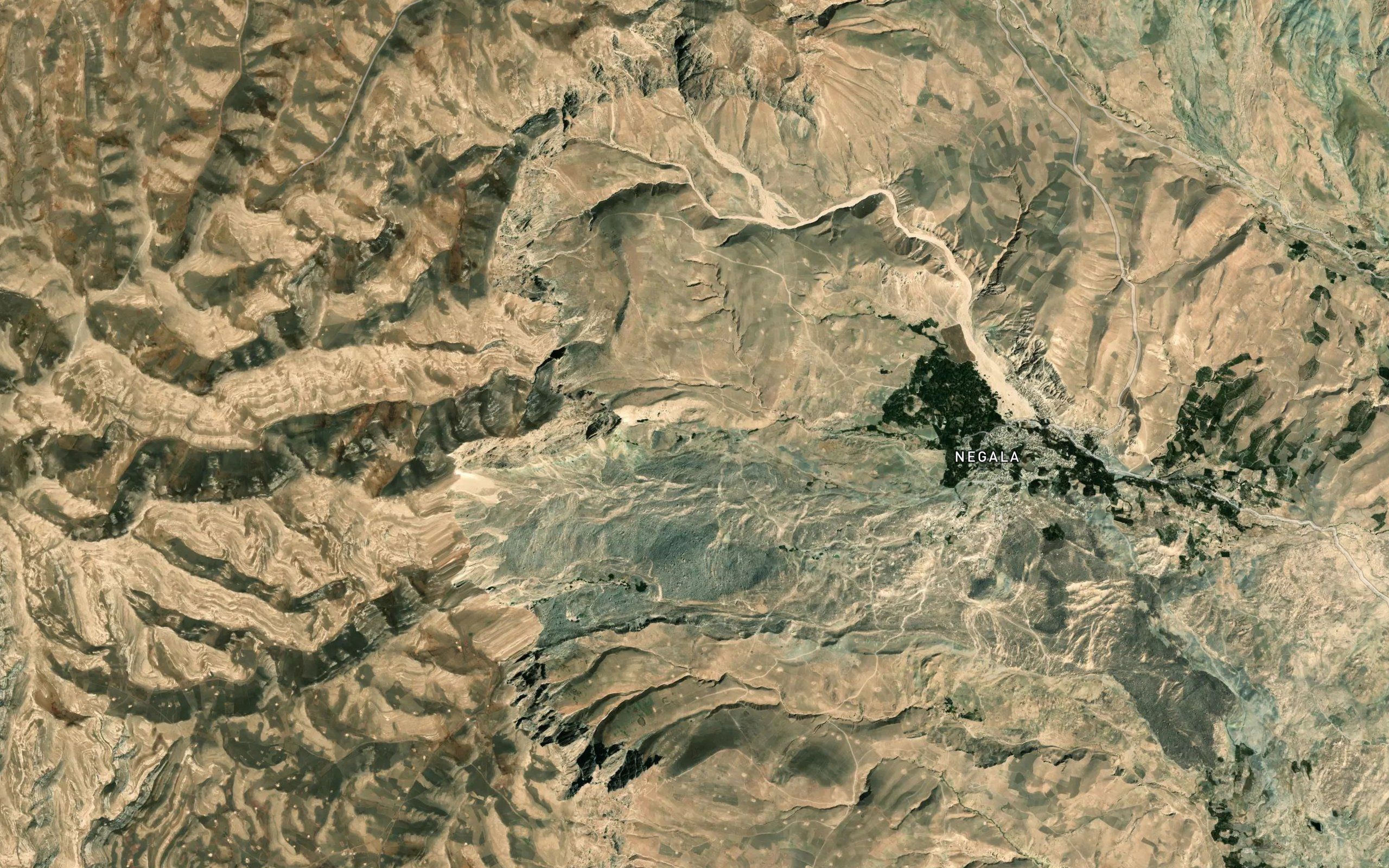 Chashmah-ye Aq Kamar