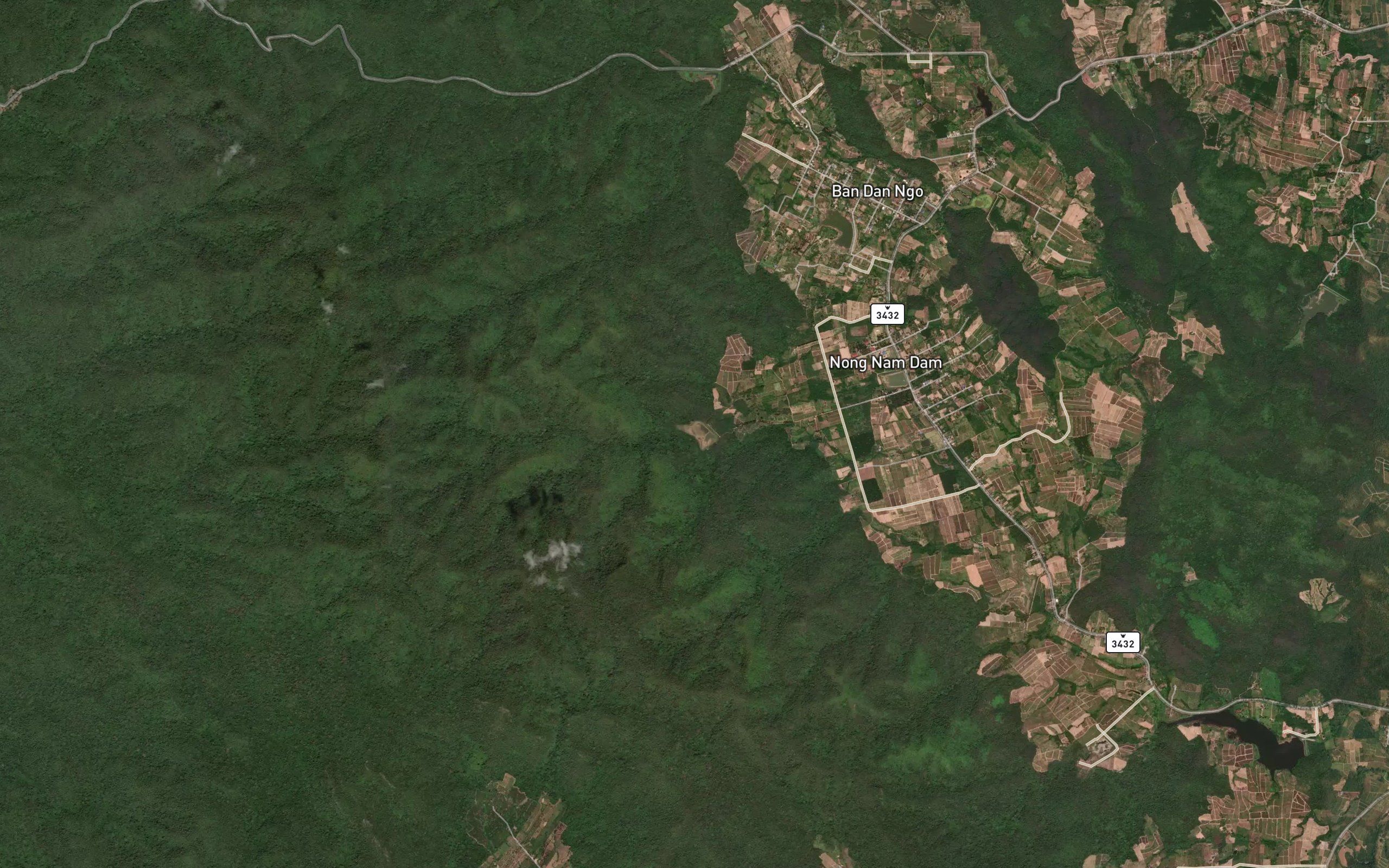 Ang Kep Nam Ban Takhian Ngam