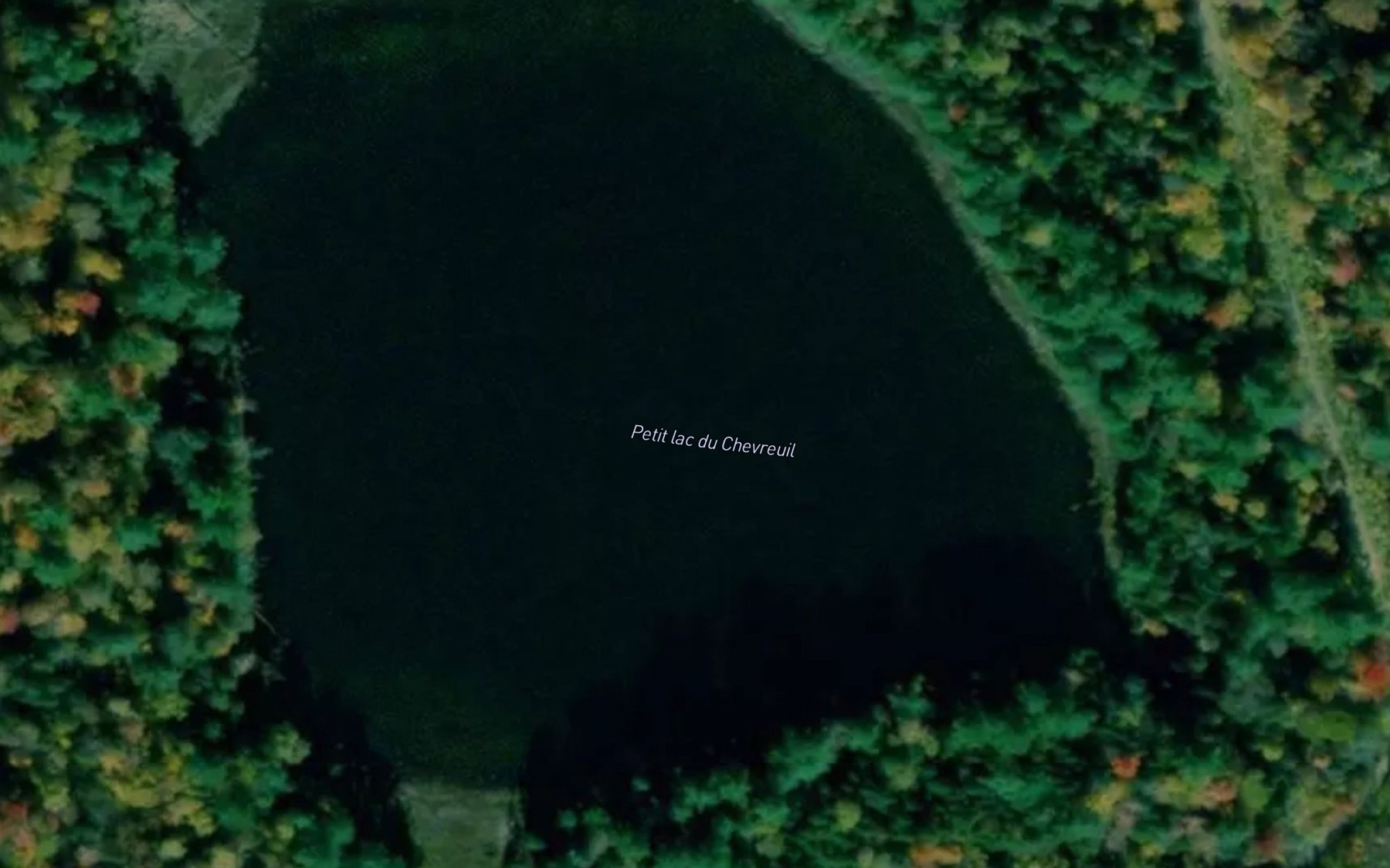 Satellite map of the Petit lac du Chevreuil