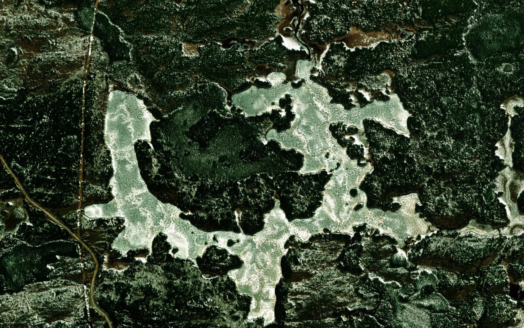 Satellite map of the Mahon Lake