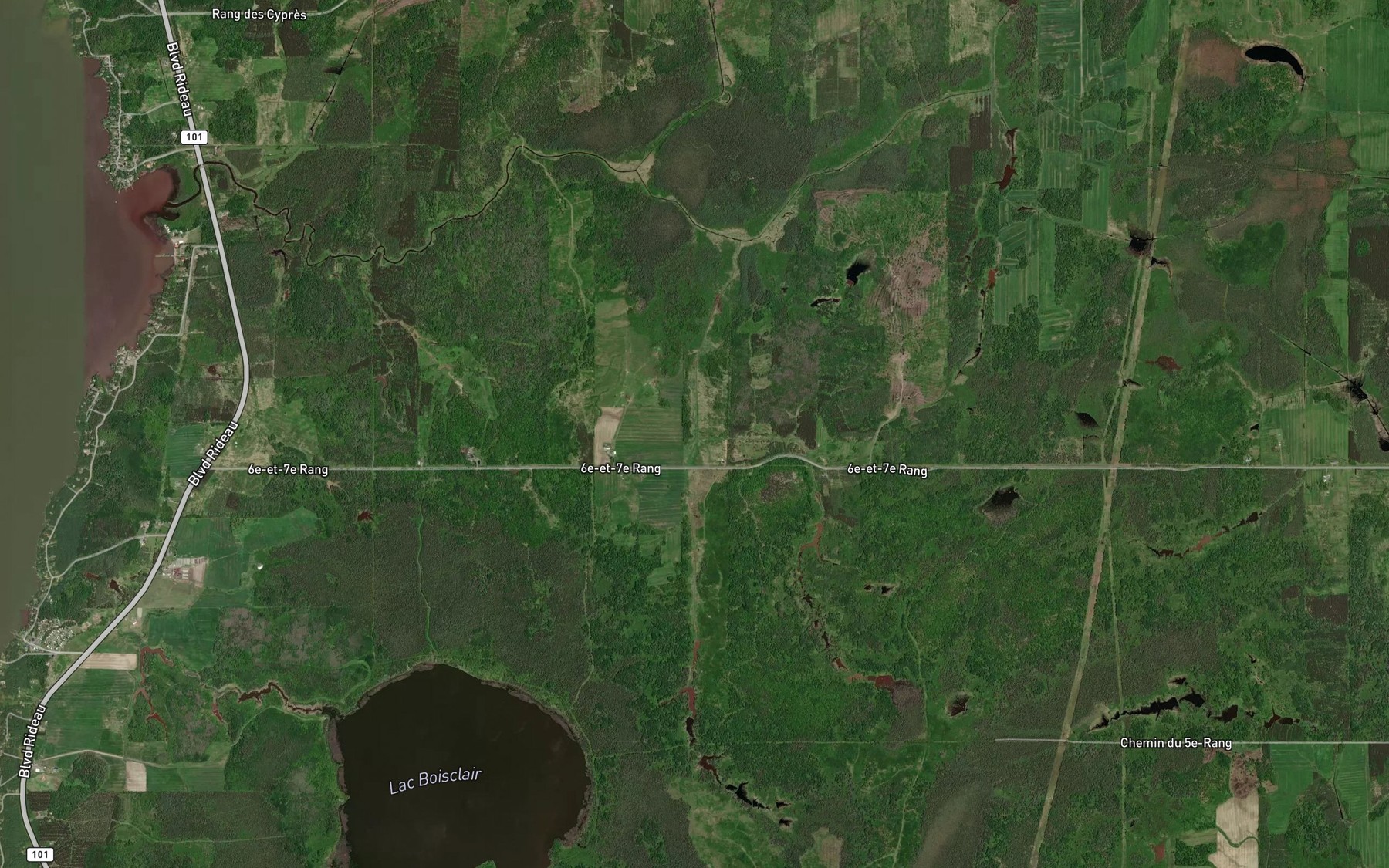Satellite map of the Cours d'eau Lacerte