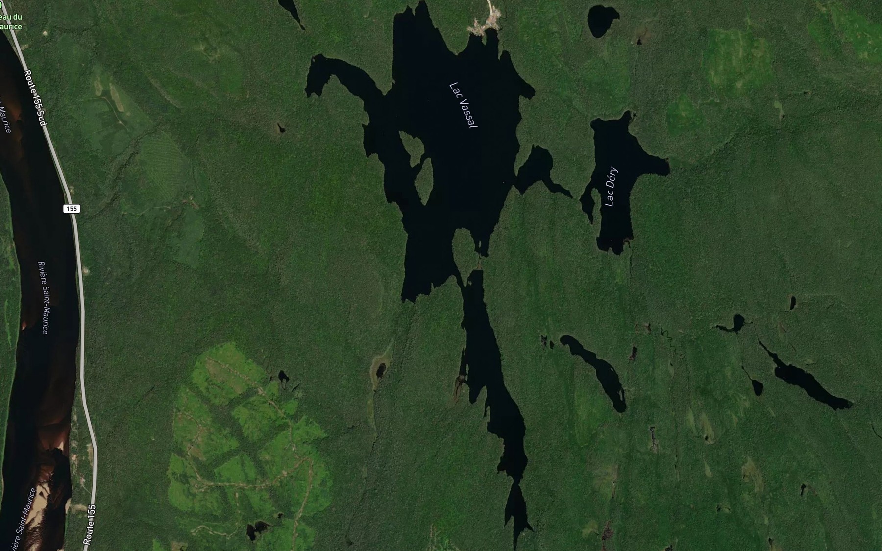 Satellite map of the Petit lac Carignan