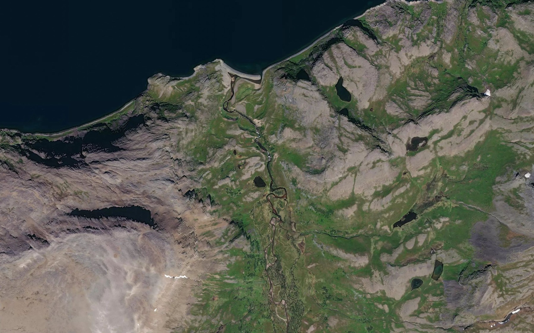 Satellite map of the Holmsvikelva