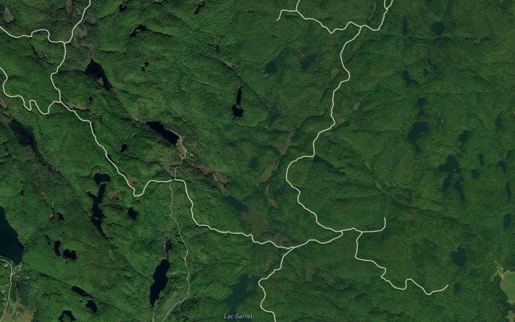 Satellite map of the Etang Chim