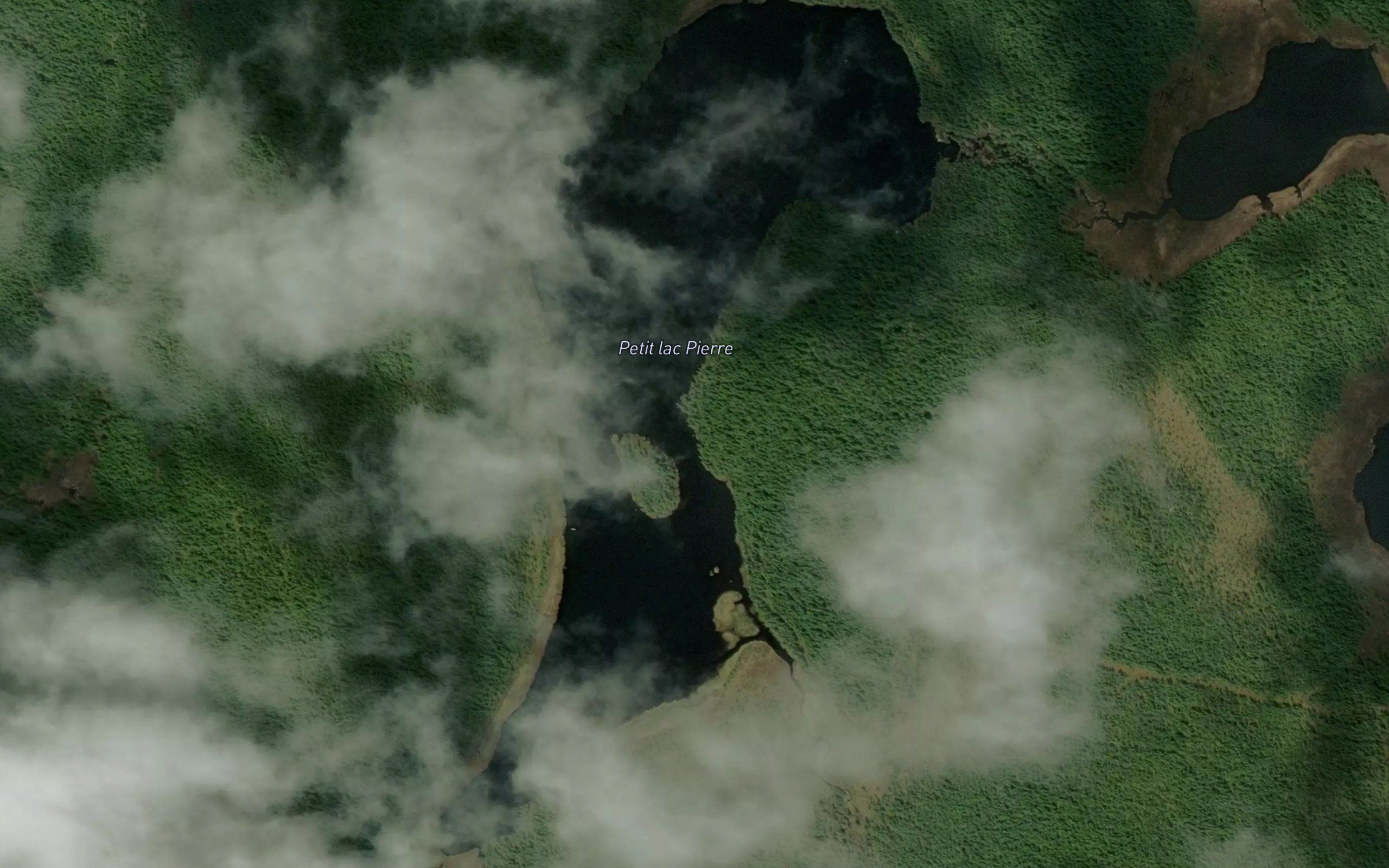 Petit lac Pierre