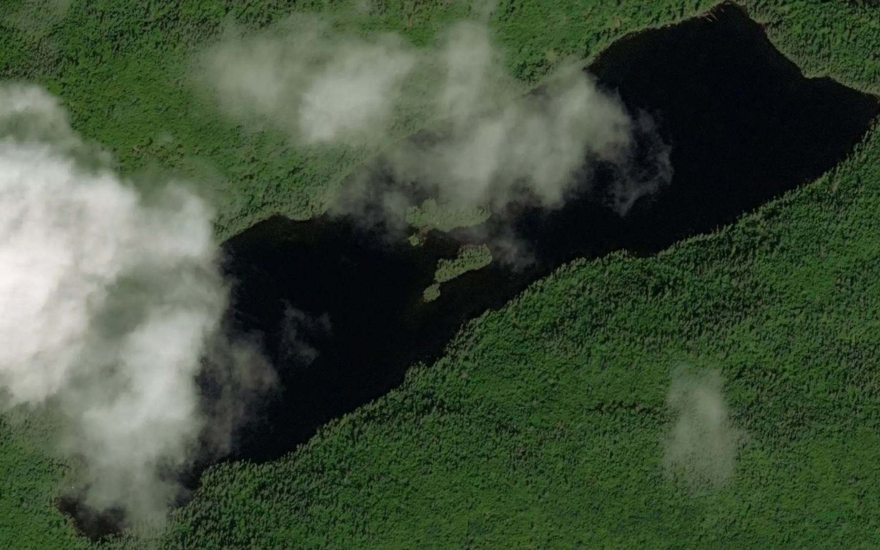 Satellite map of the Deuxieme lac Raymond