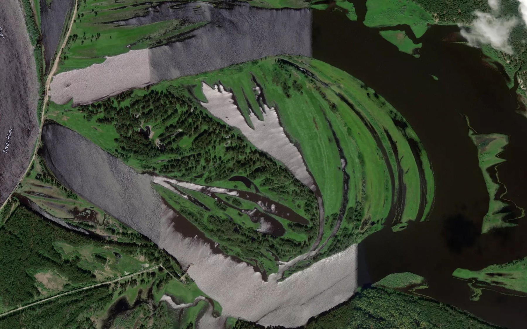 Satellite map of the Ozero Khalturinskoye