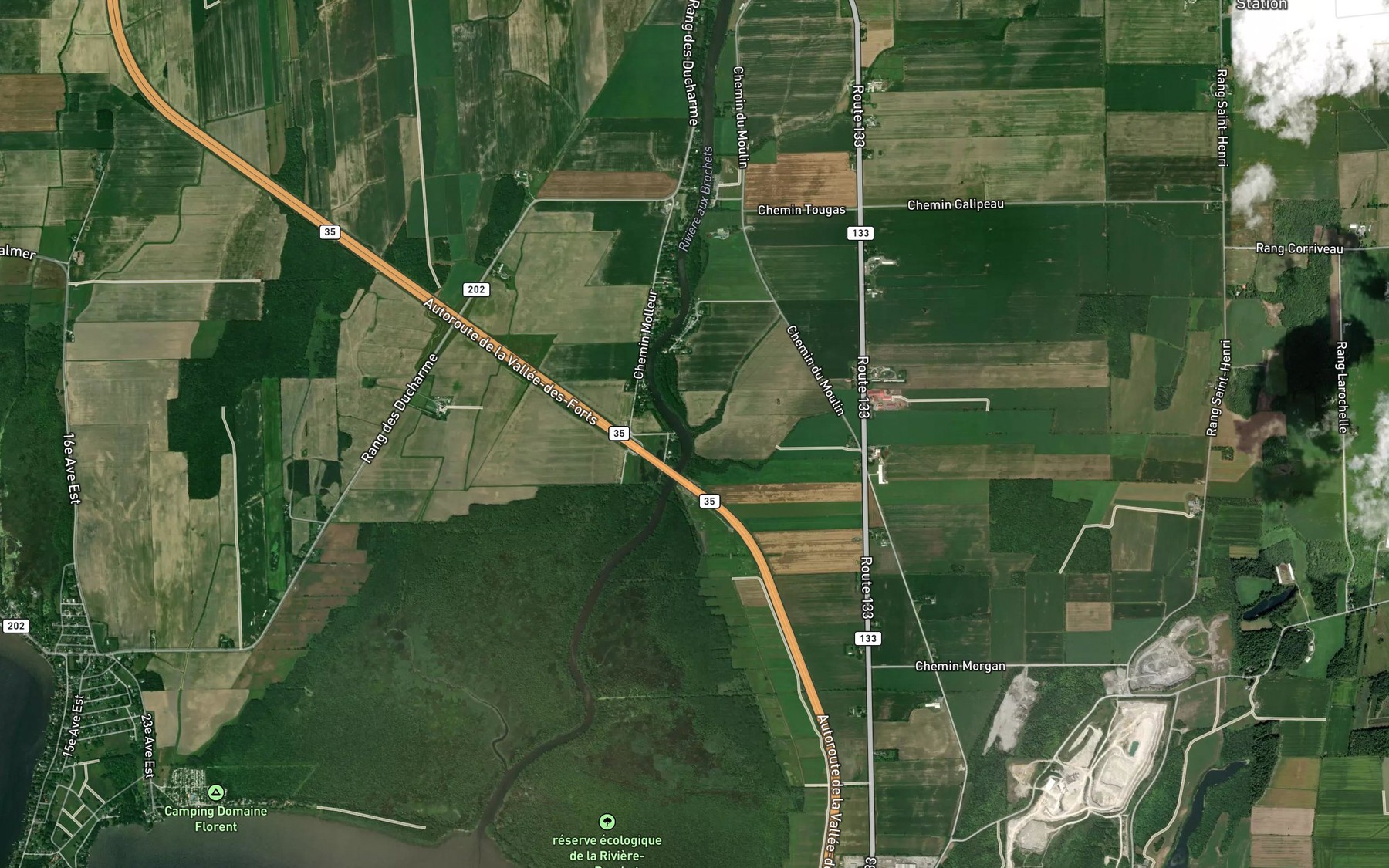 Satellite map of the Cours d'eau Larochelle