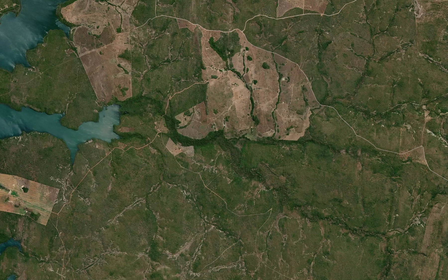 Satellite map of the Corrego Tracadal
