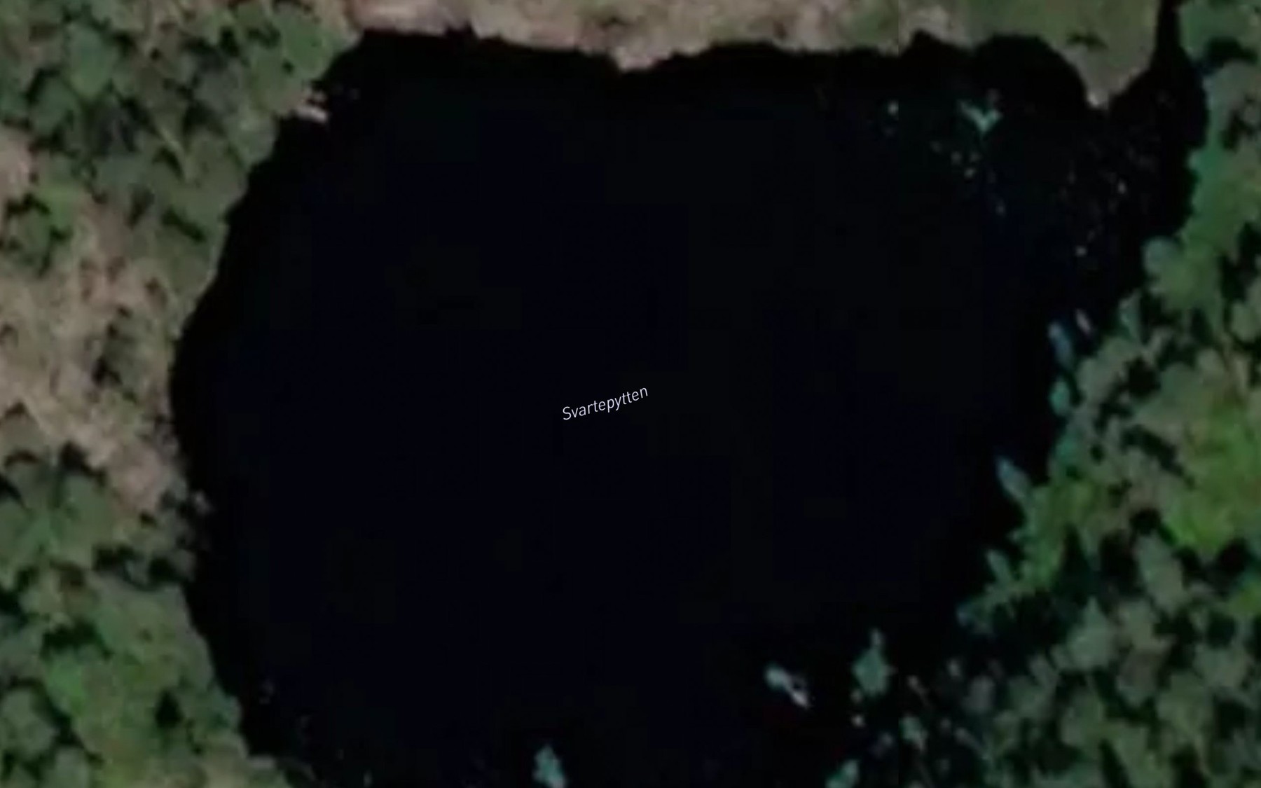 Satellite map of the Svartepytten