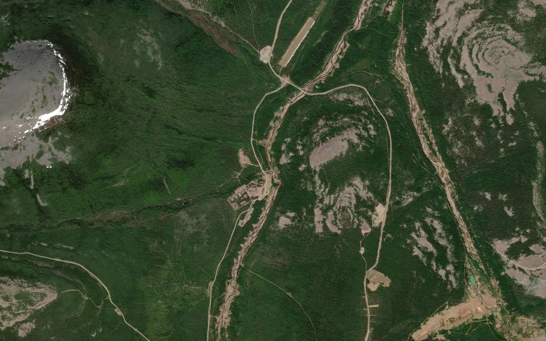 Satellite map of the Privlekatel'nyy
