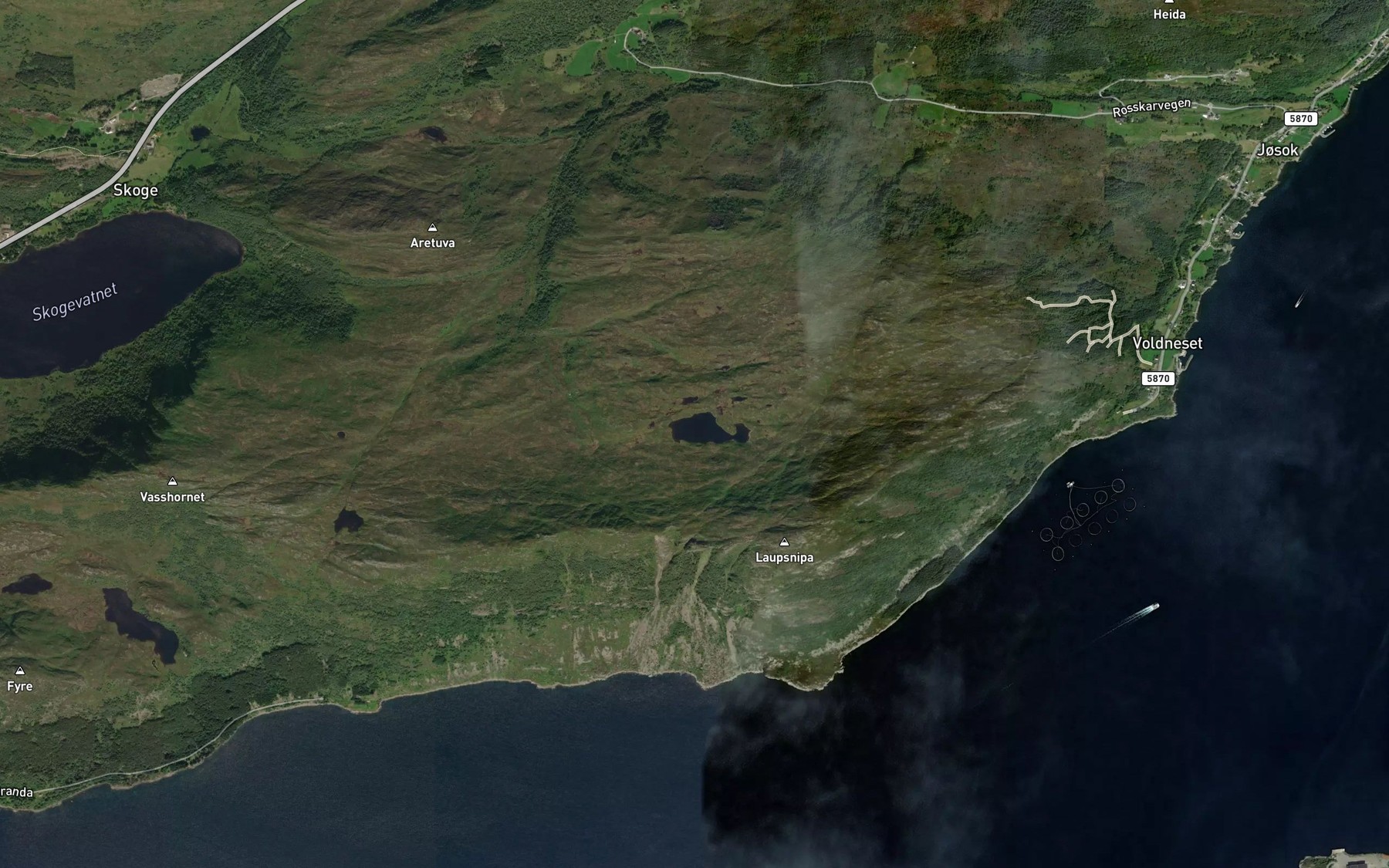 Satellite map of the Valnesvatnet