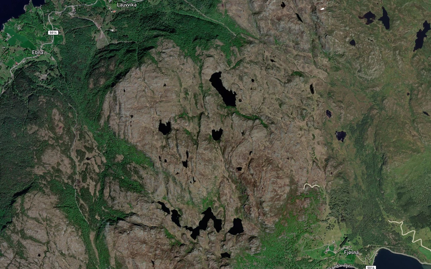 Satellite map of the Plomlivatnet