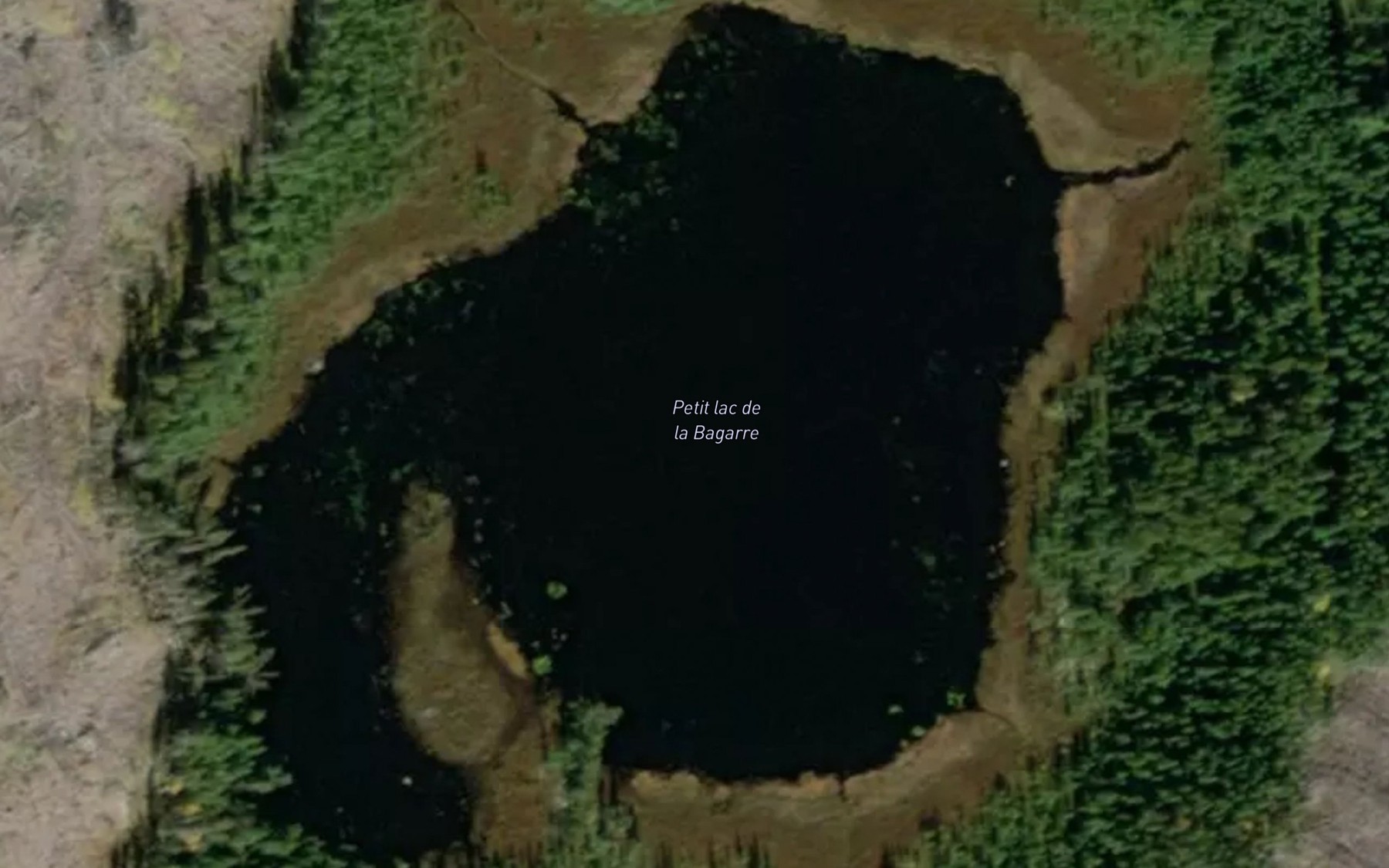 Satellite map of the Petit lac de la Bagarre