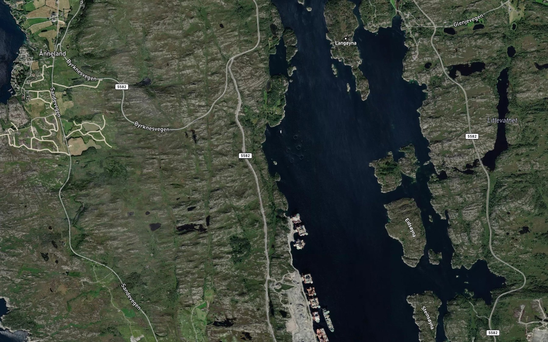 Satellite map of the Apalvika