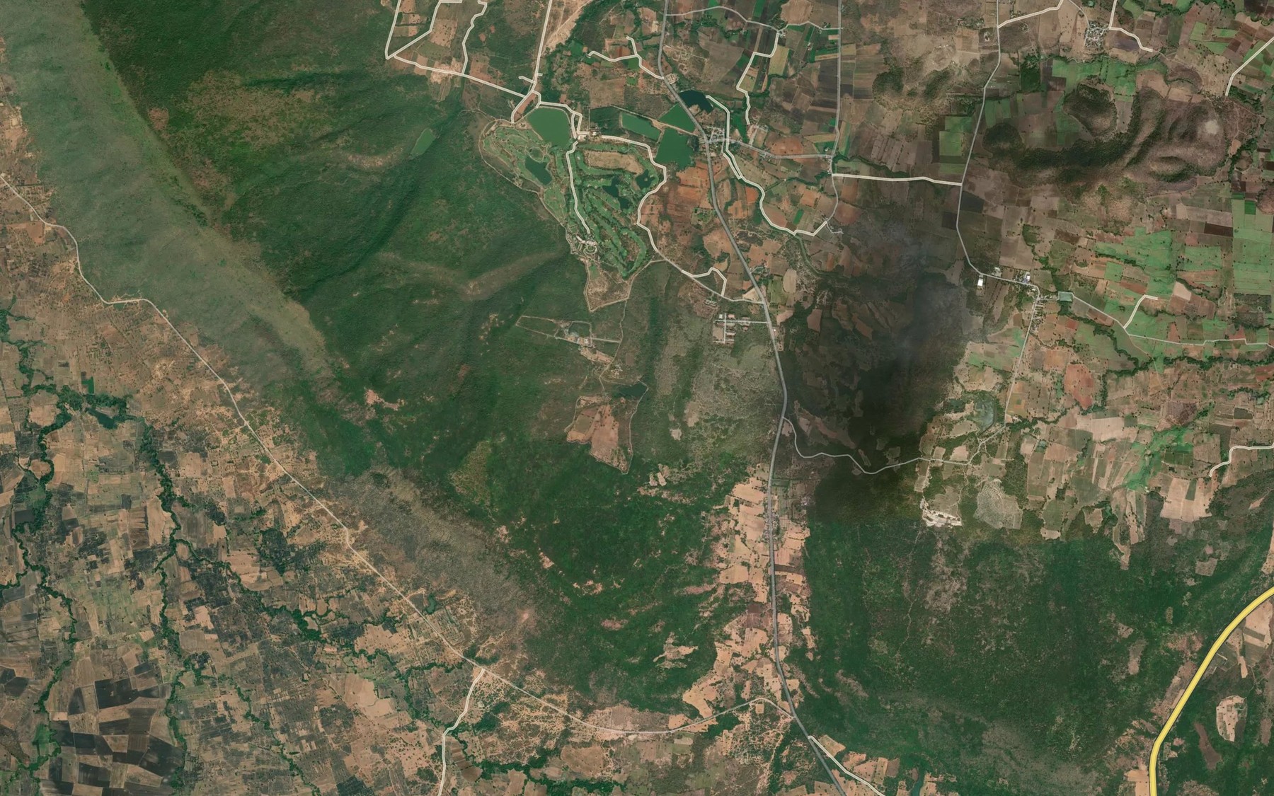Satellite map of the Ang Kep Nam Nong Chang Non