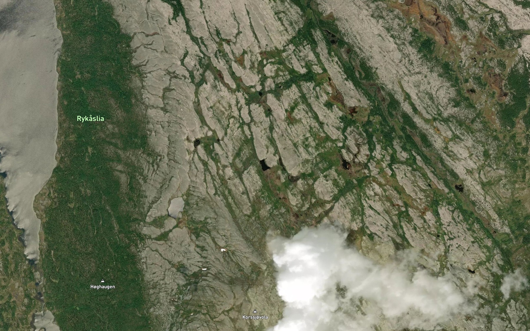 Satellite map of the Brennslaettloken